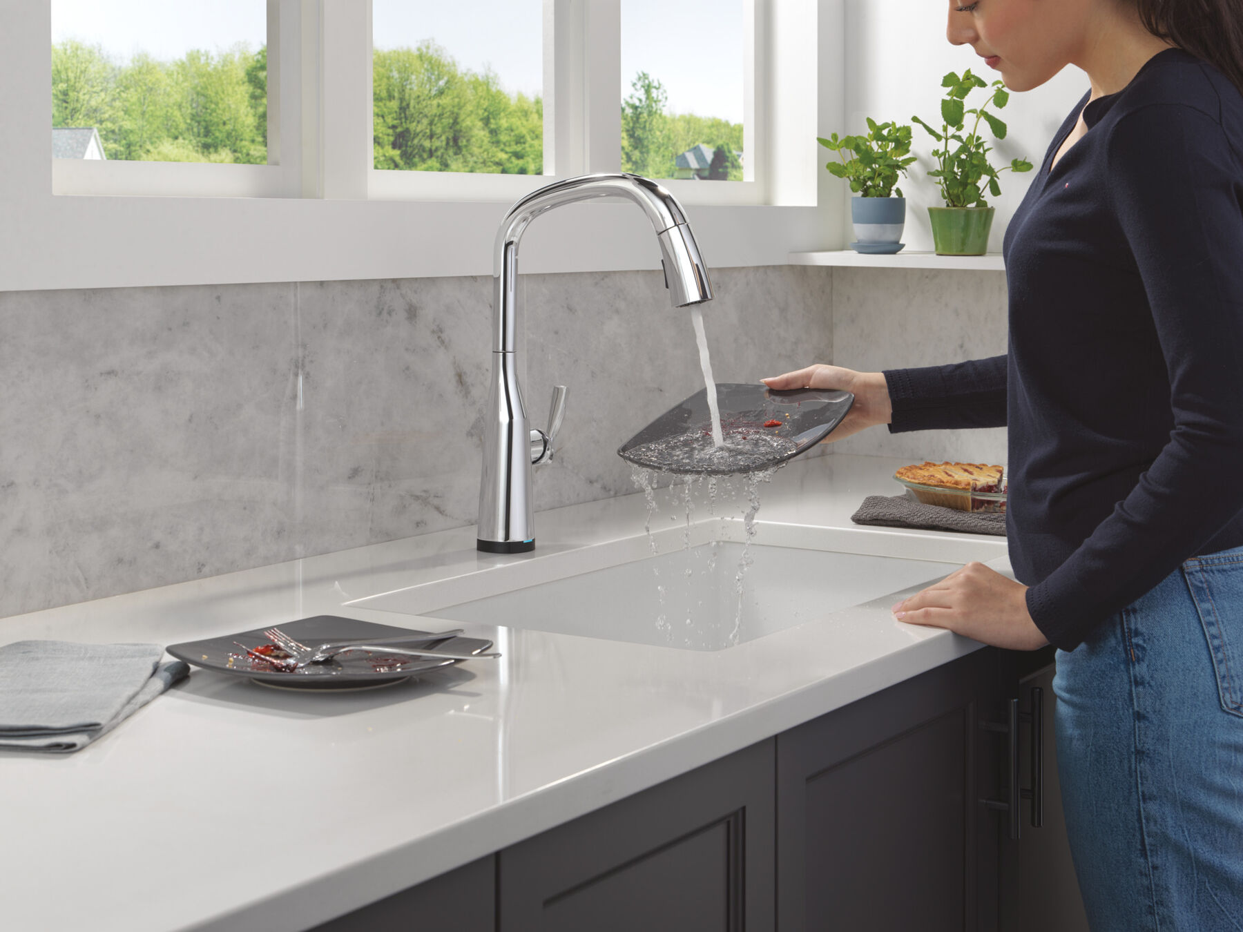 Touch<sub>2</sub>O® Technology Kitchen Faucet with Touchless Technology, image 6