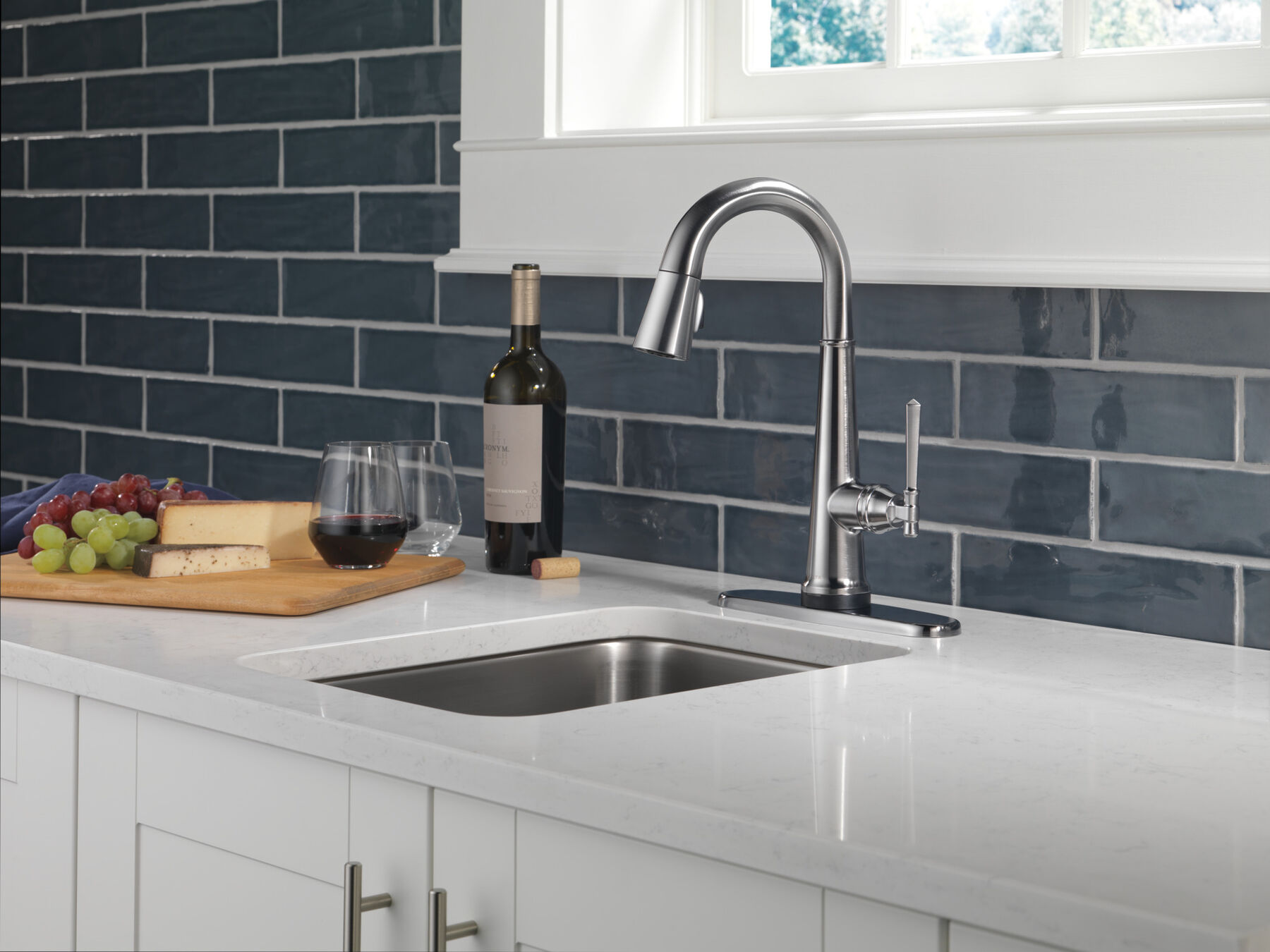 Single Handle Pull-Down Bar/Prep Faucet with Touch<sub>2</sub>O® Technology, image 1