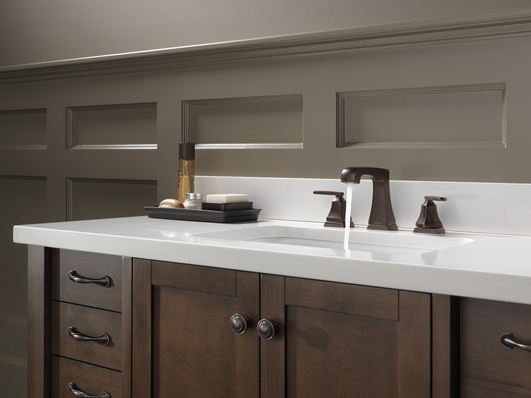 Llave para baño de extensión con dos manijas con EZ Anchor®, imagen 3