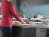 Llave para cocina extensible de una manija con tubo de salida con muelle con tecnología Touch<sub>2</sub>O® (producto recertificado)