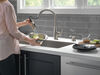 Llave para cocina monomando extensible con dispensador de jabón y tecnología ShieldSpray