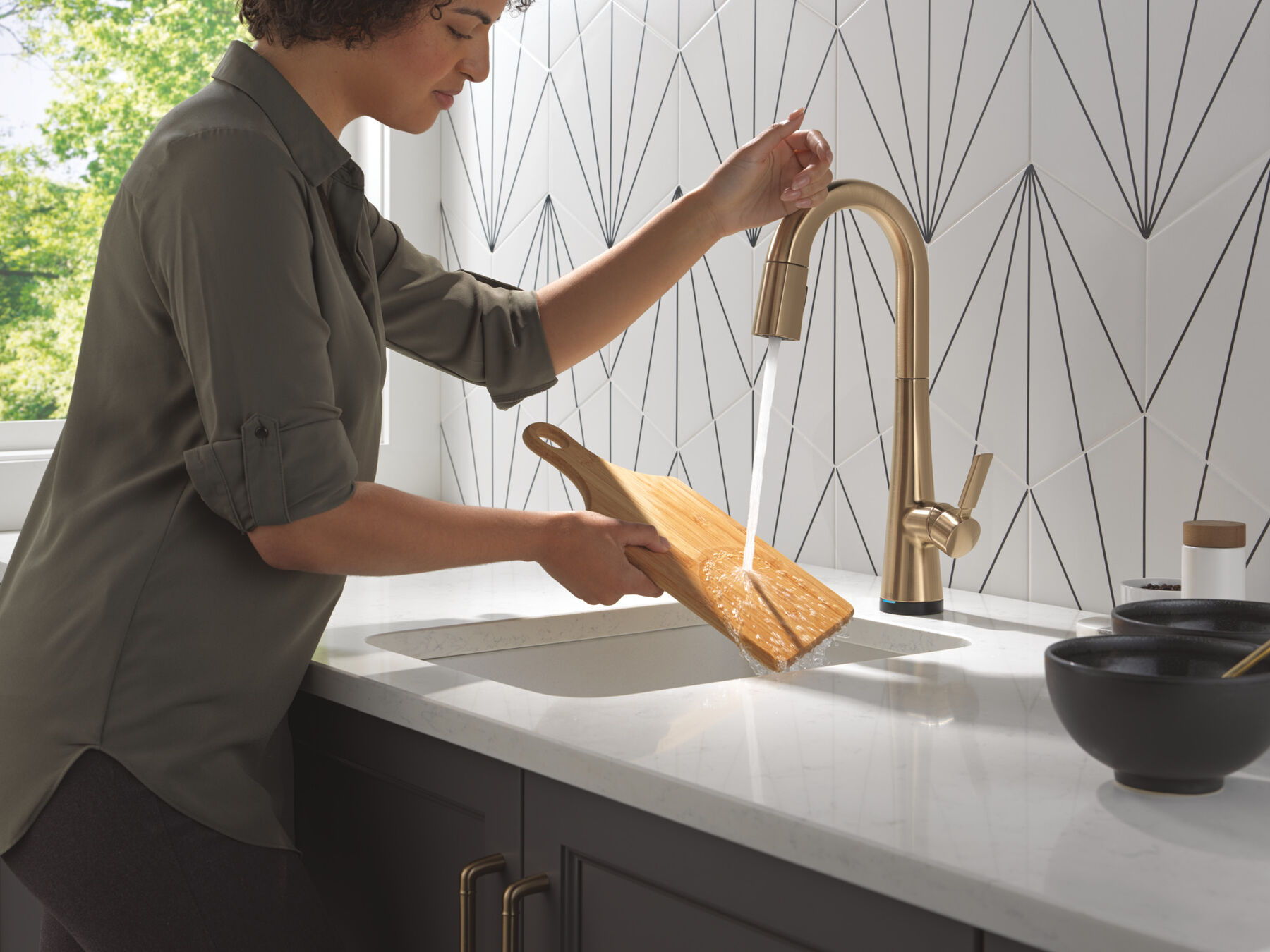 Touch2O® Bar / Prep Faucet with Touchless Technology, image 4
