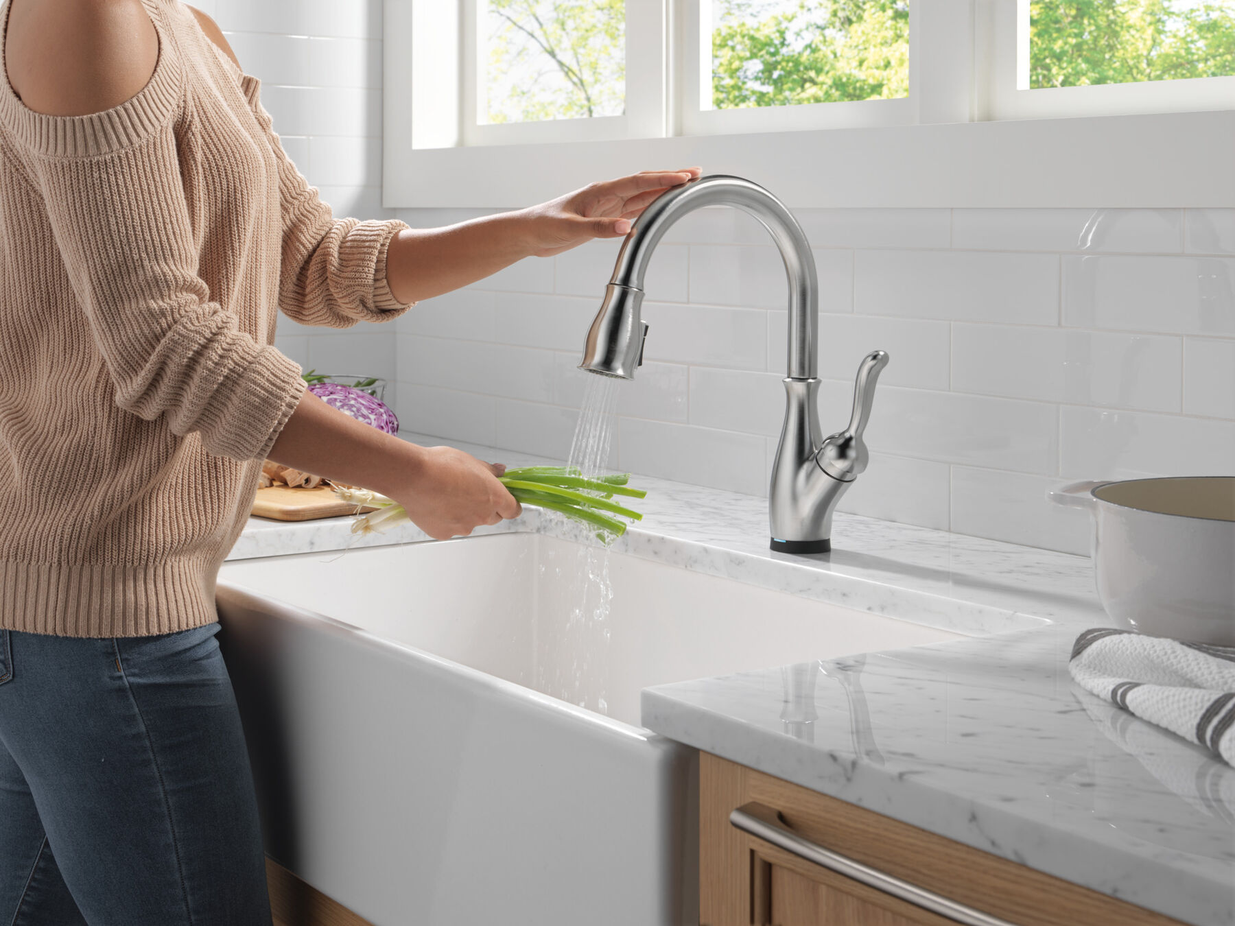 VoiceIQ® Kitchen Faucet with Touch<sub>2</sub>O® Technology with Touchless Technology, image 5