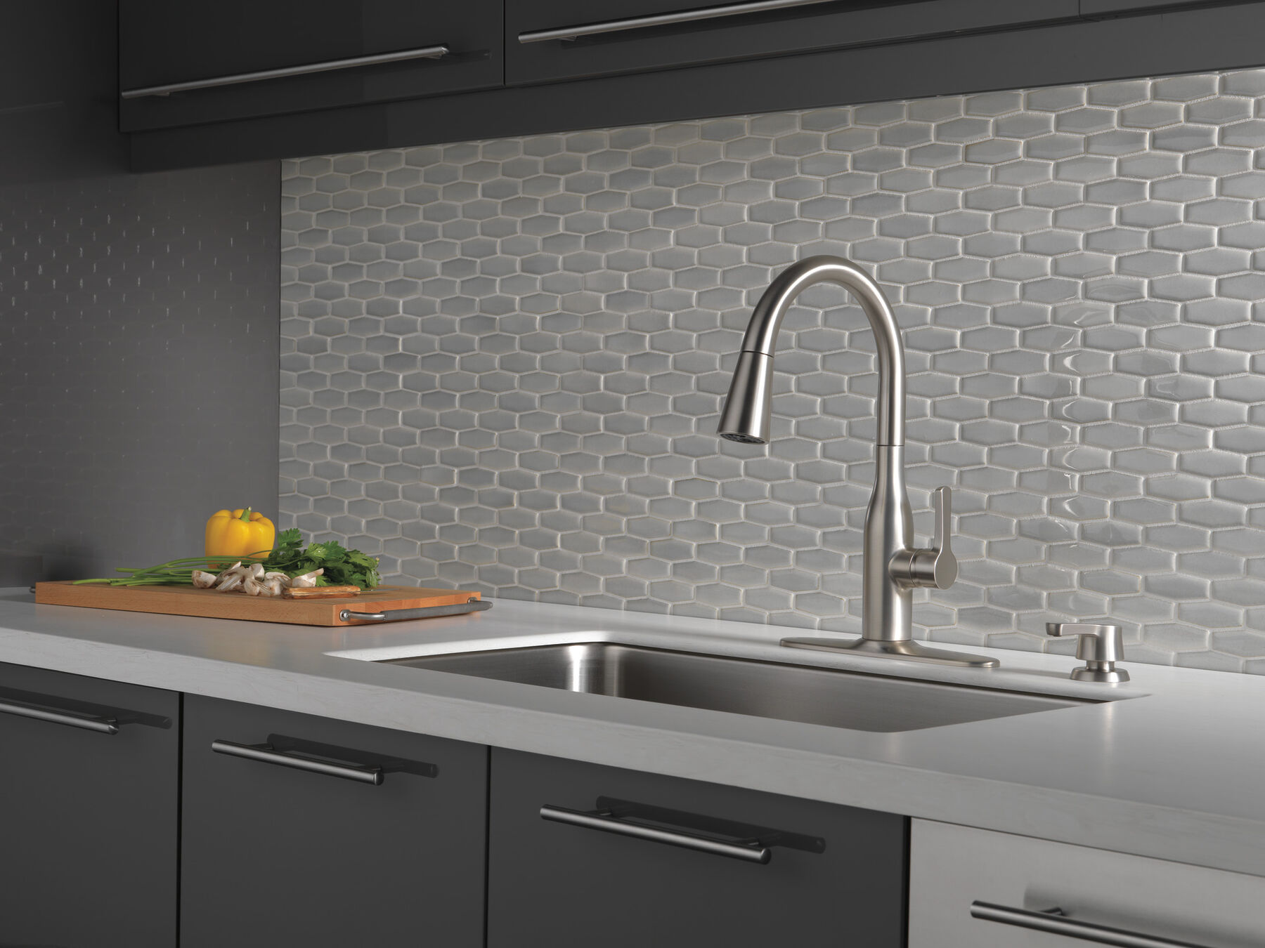 Llave para cocina monomando extensible con dispensador de jabón y tecnología ShieldSpray® (producto recertificado), imagen 2