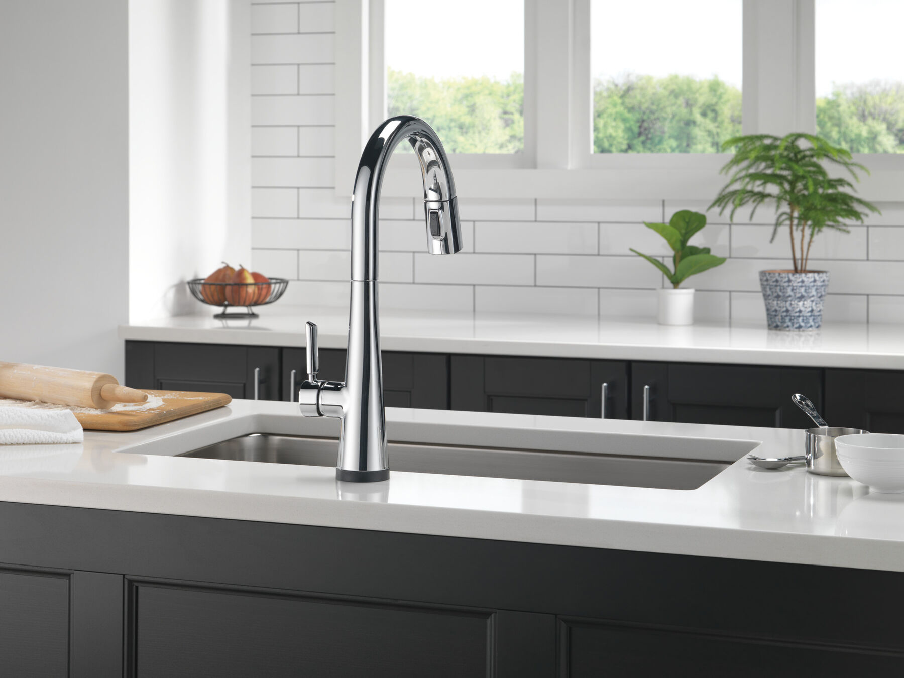 Single Handle Pull-Down Kitchen Faucet With Touch<sub>2</sub>O® Technology, image 11