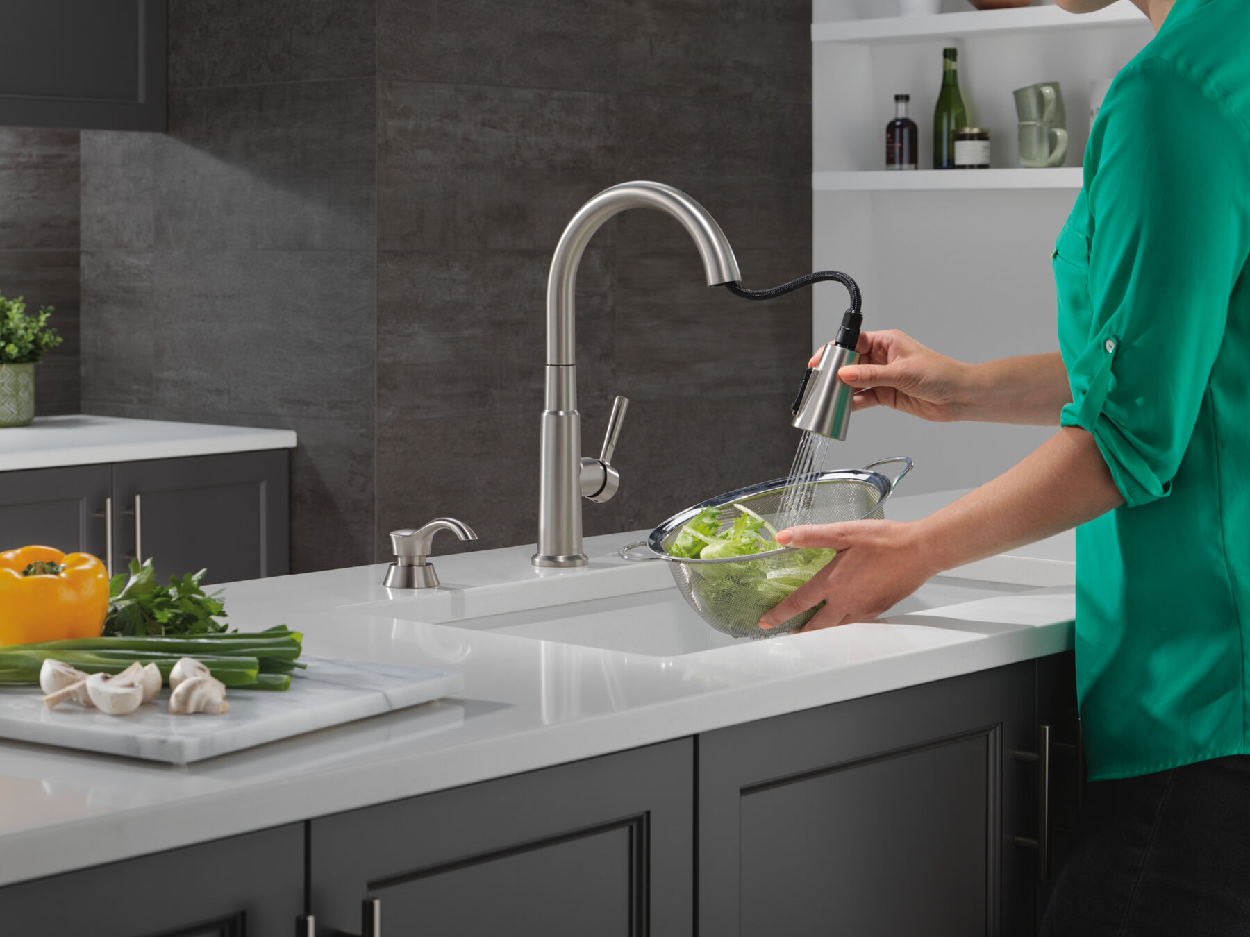 Llave para cocina monomando extensible con dispensador de jabón y tecnología ShieldSpray®, imagen 4