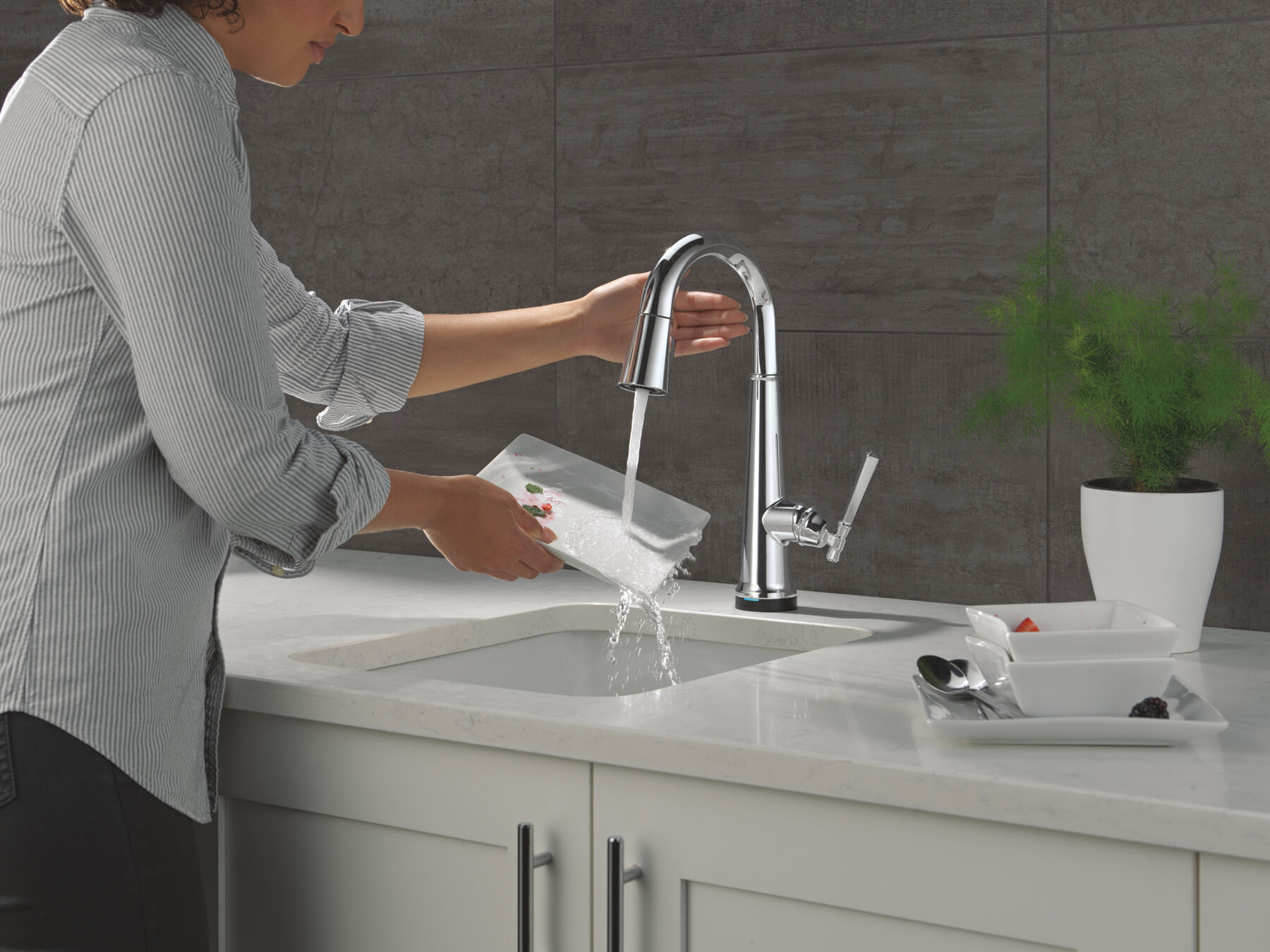 Touch2O® Bar / Prep Faucet with Touchless Technology, image 4