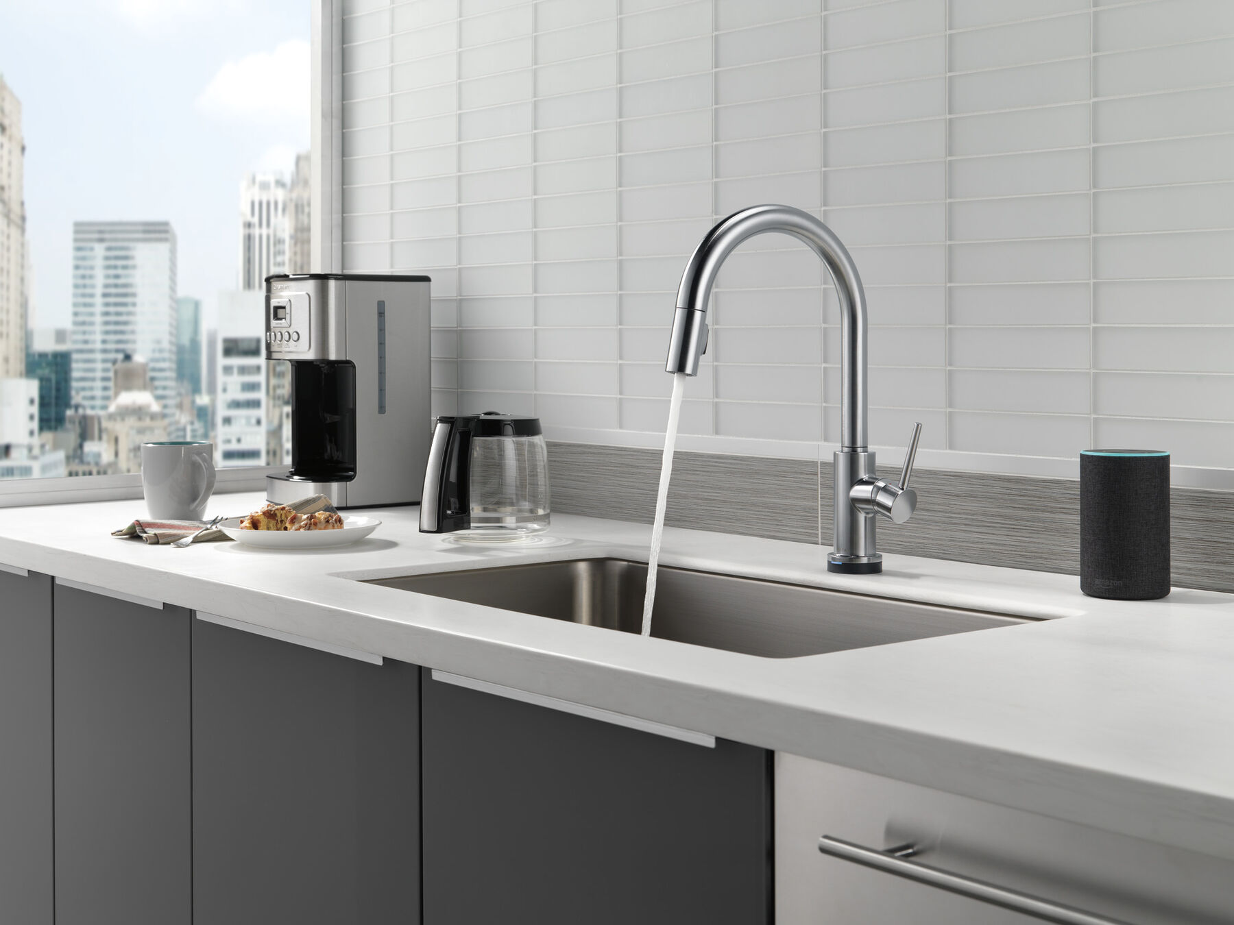 VoiceIQ® Single-Handle Pull-Down Kitchen Faucet with Touch<sub>2</sub>O® Technology, image 4