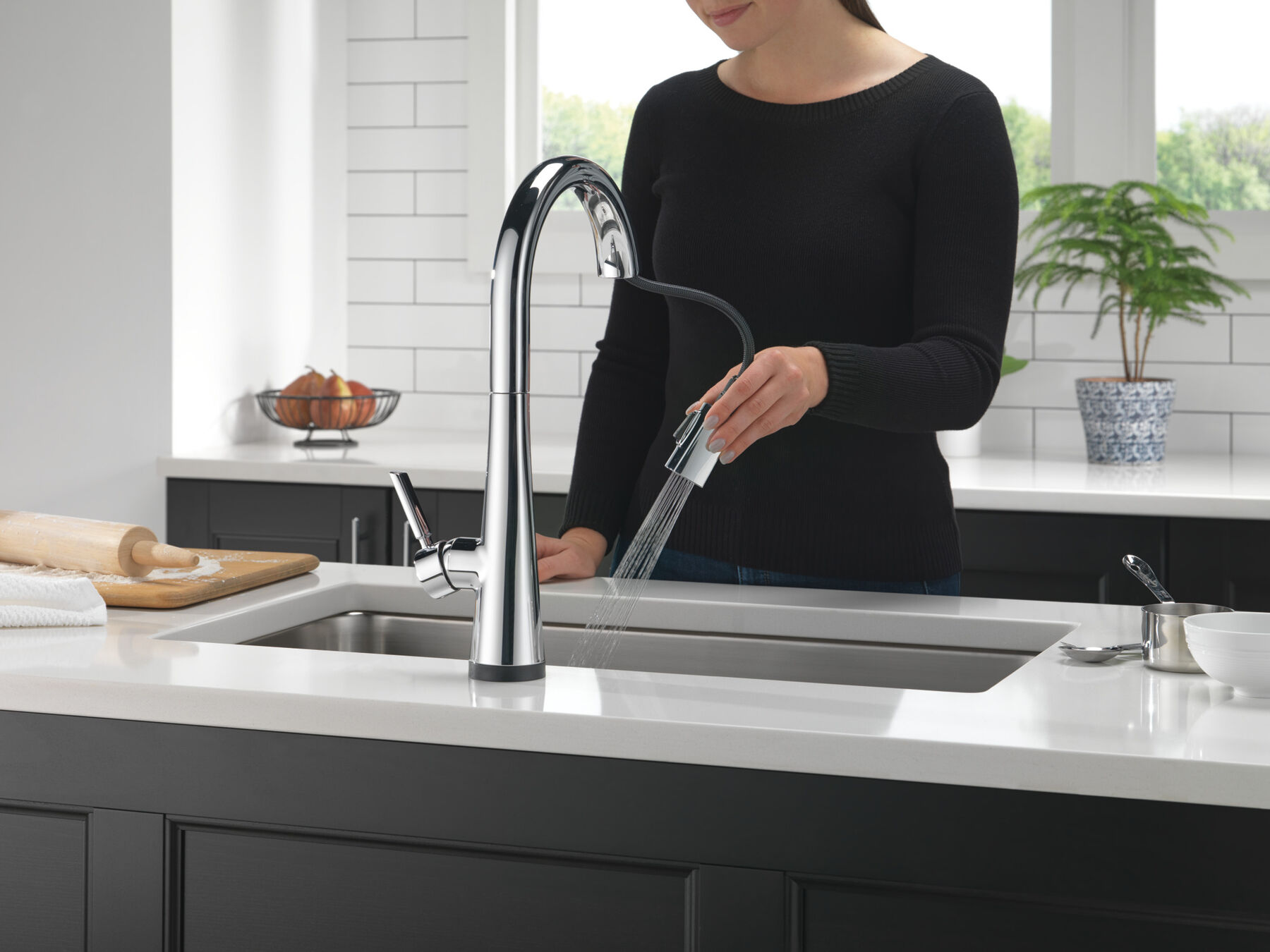 Single Handle Pull-Down Kitchen Faucet With Touch<sub>2</sub>O® Technology, image 4