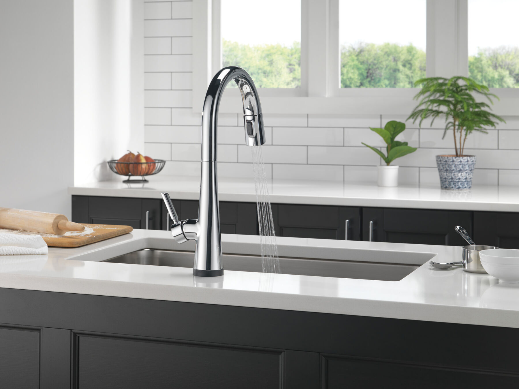 Single Handle Pull-Down Kitchen Faucet With Touch<sub>2</sub>O® Technology, image 10