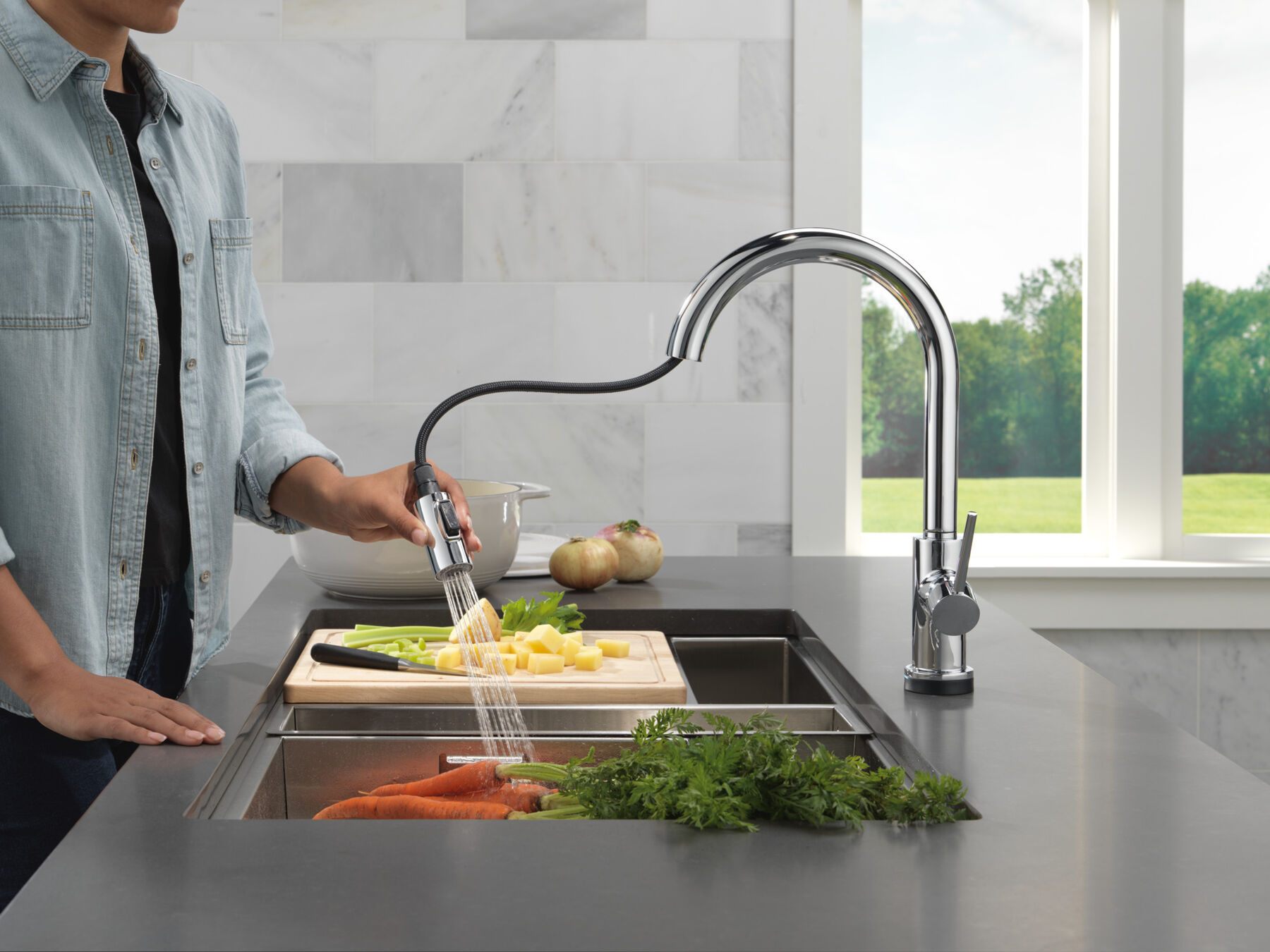 Touch2O with Touchless and VoiceIQ® Technology Single Handle Pull-Down Kitchen Faucet with Soap Dispenser, image 3