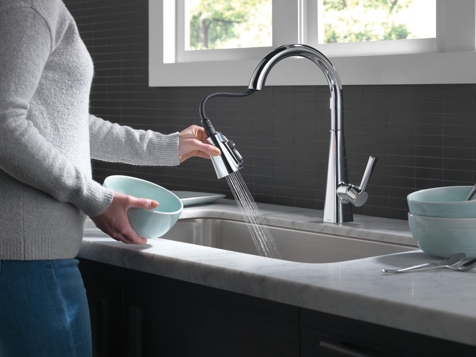 Llave para cocina extensible de una manija en cromado 19802Z DST Delta Faucet