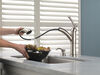Llave extensible para cocina de una manija con dispensador de jabón