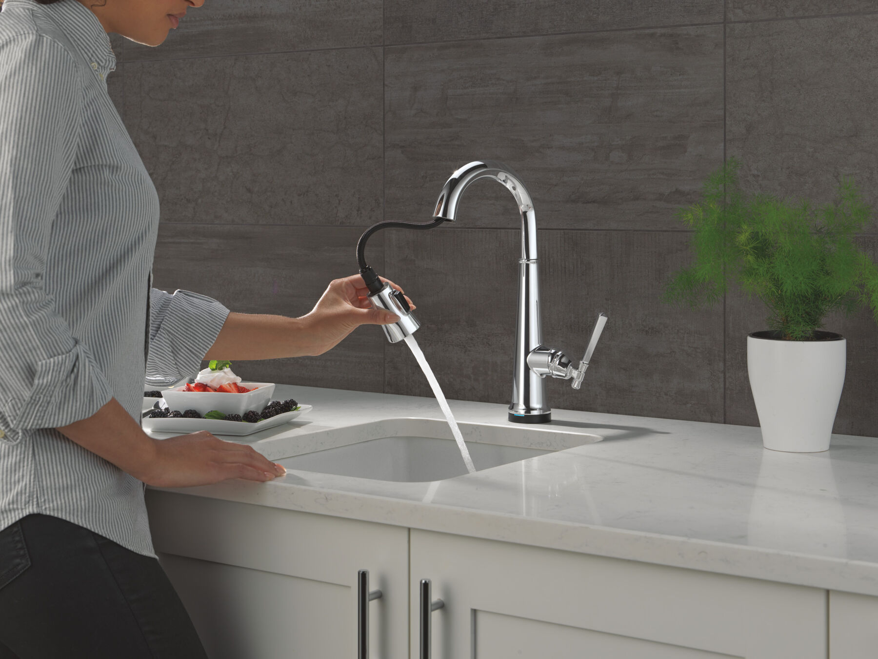 Touch2O® Bar / Prep Faucet with Touchless Technology, image 3