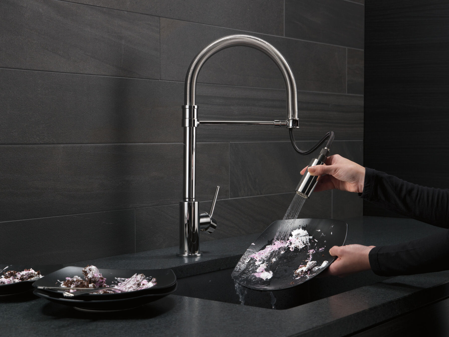 Llave para cocina extensible de una manija con tubo de salida con muelle (producto recertificado), imagen 5