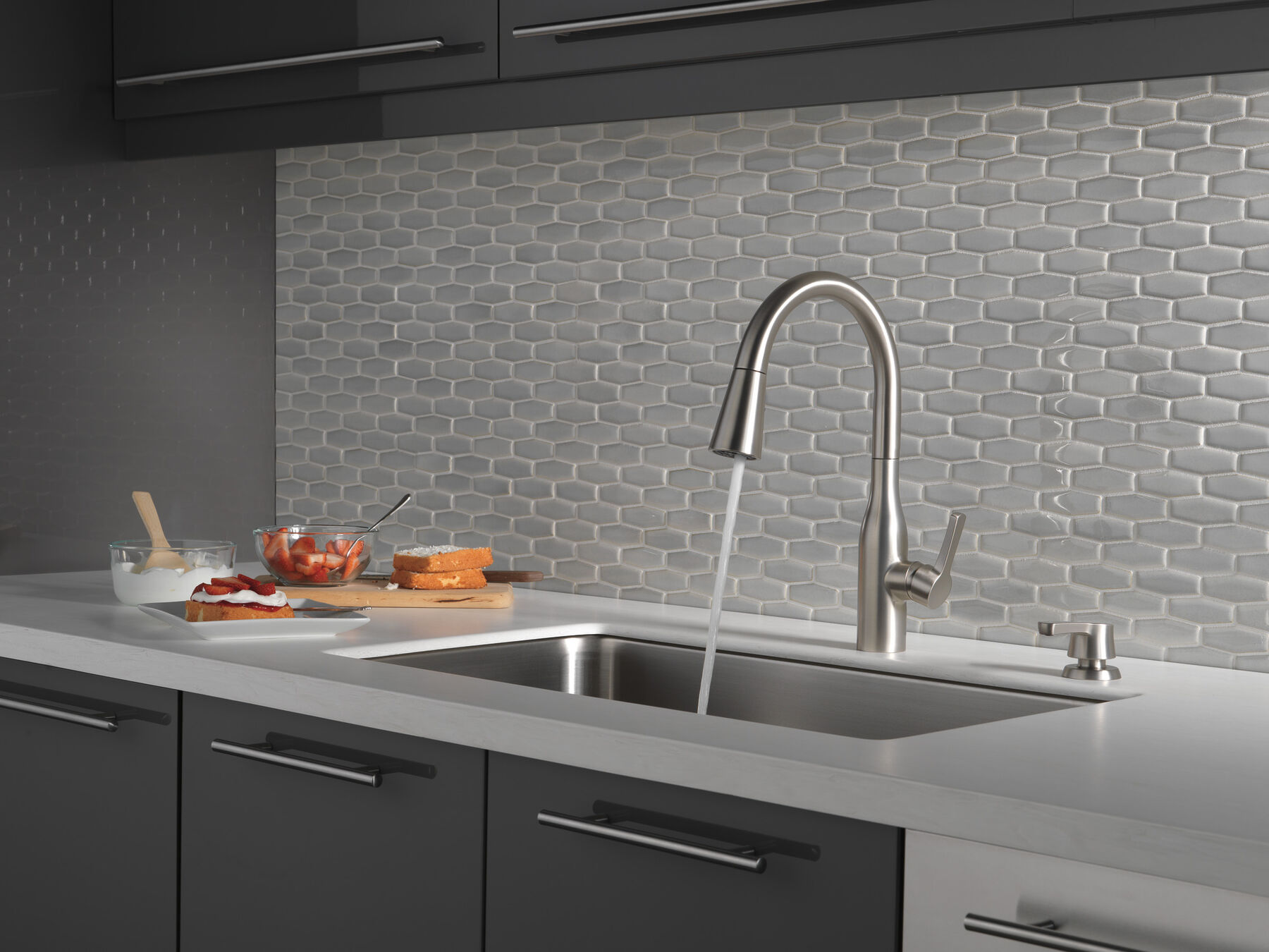 Llave para cocina monomando extensible con dispensador de jabón y tecnología ShieldSpray® (producto recertificado), imagen 6
