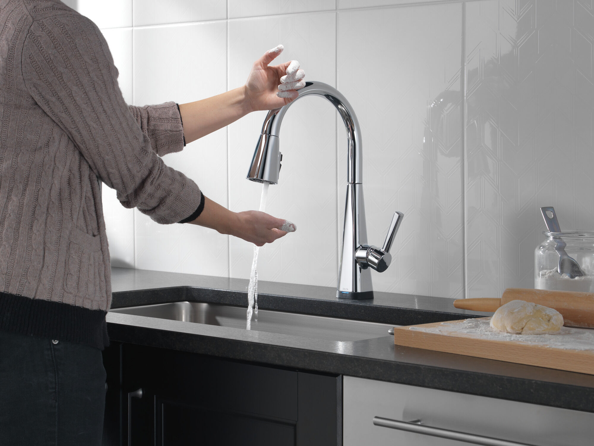 Llave para cocina de una manija extensible con tecnologia Touch2O cromada 19802TZ DST Delta Faucet