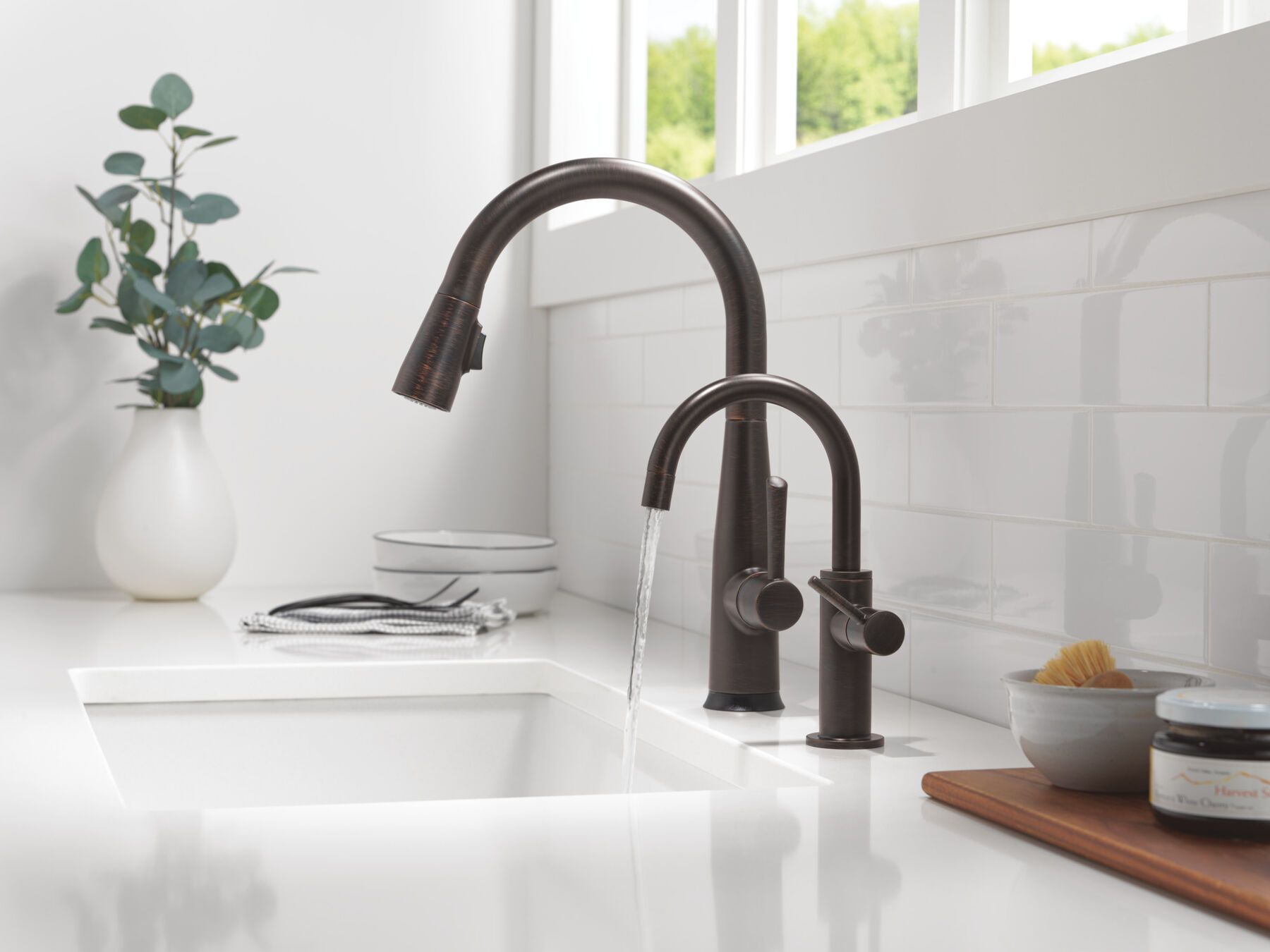 Touch<sub>2</sub>O® Technology Kitchen Faucet with Touchless Technology, image 20