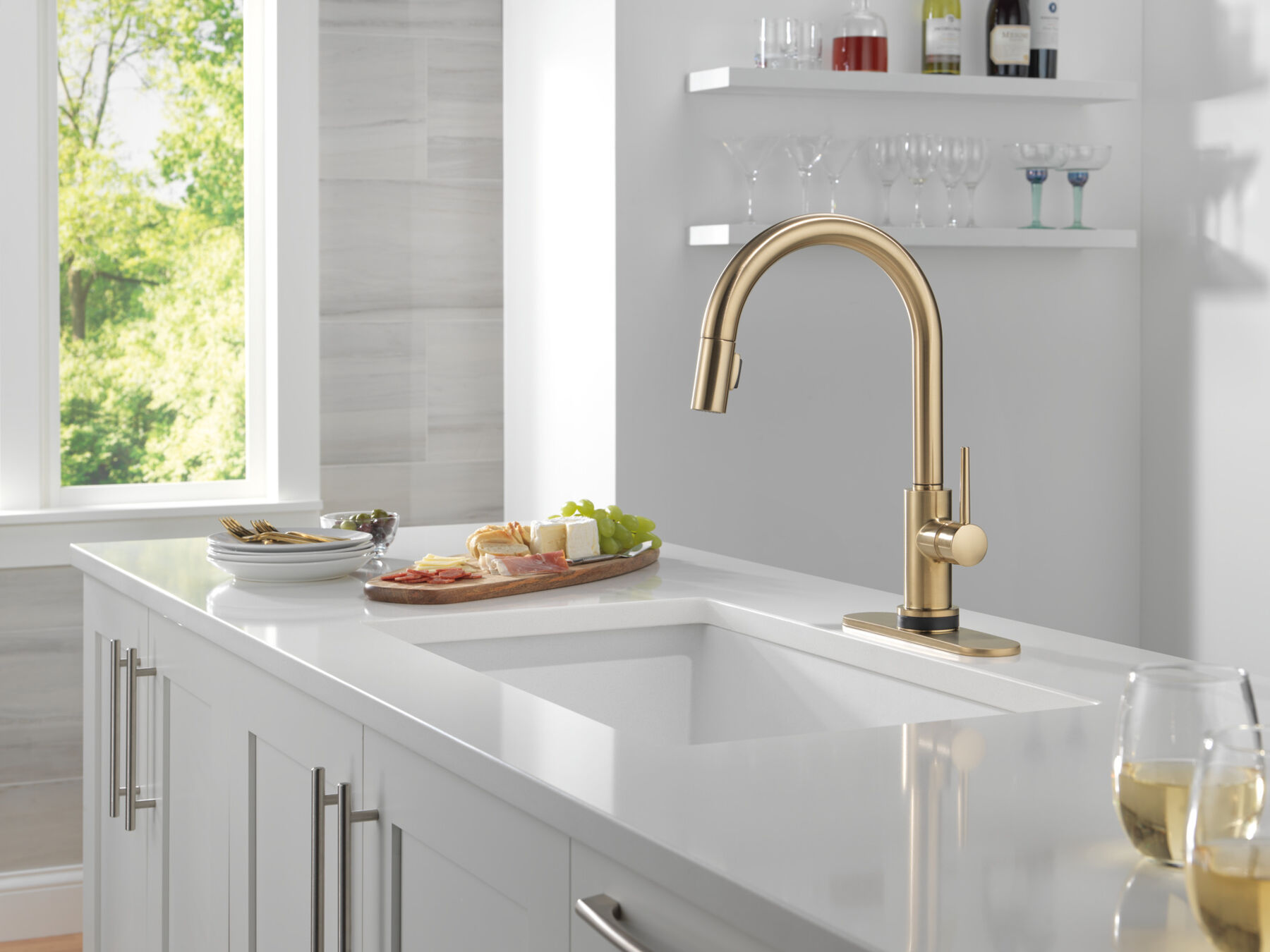 Touch<sub>2</sub>O® Technology Kitchen Faucet with Touchless Technology, image 10