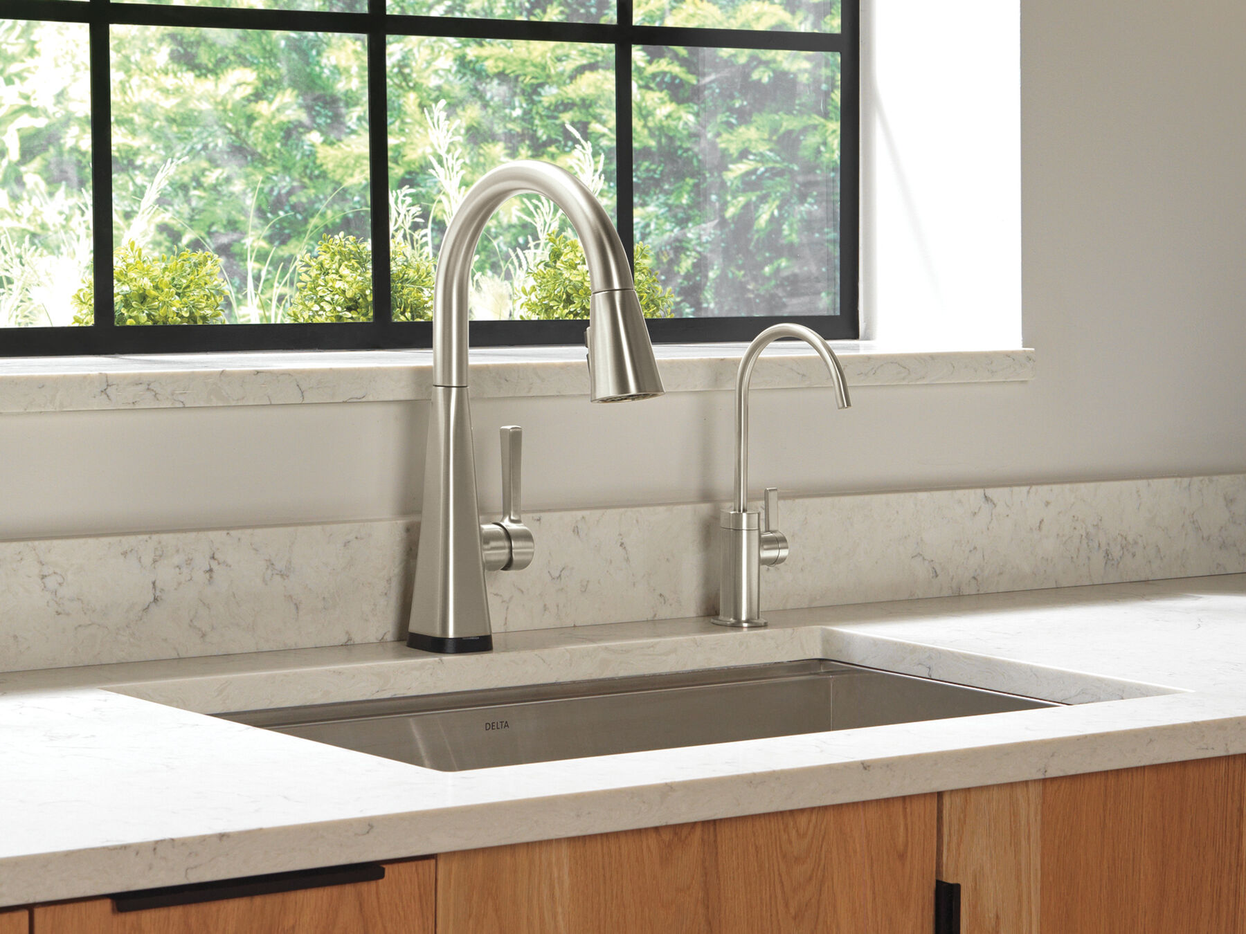 Single-Handle Pull-Down Kitchen Faucet with Touch<sub>2</sub>O® Technology, image 7
