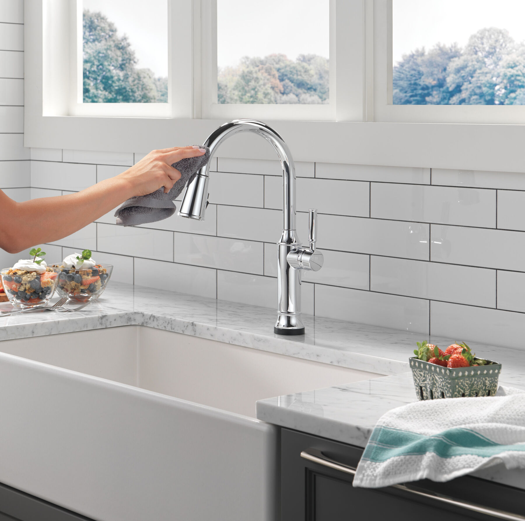 Touch<sub>2</sub>O® Technology Kitchen Faucet with Touchless Technology, image 9