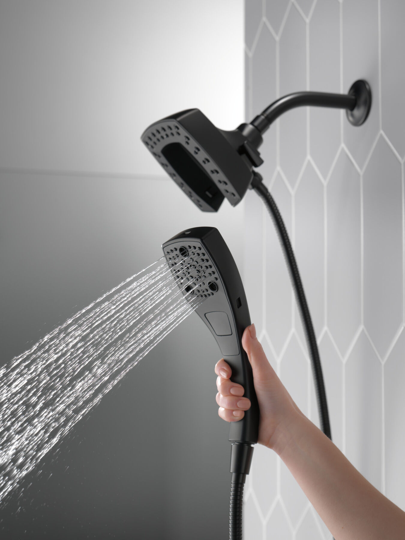 Ducha y ducha manual In2ition H2O de 2.5 GPM con MagnaTite 5S (producto recertificado), imagen 4