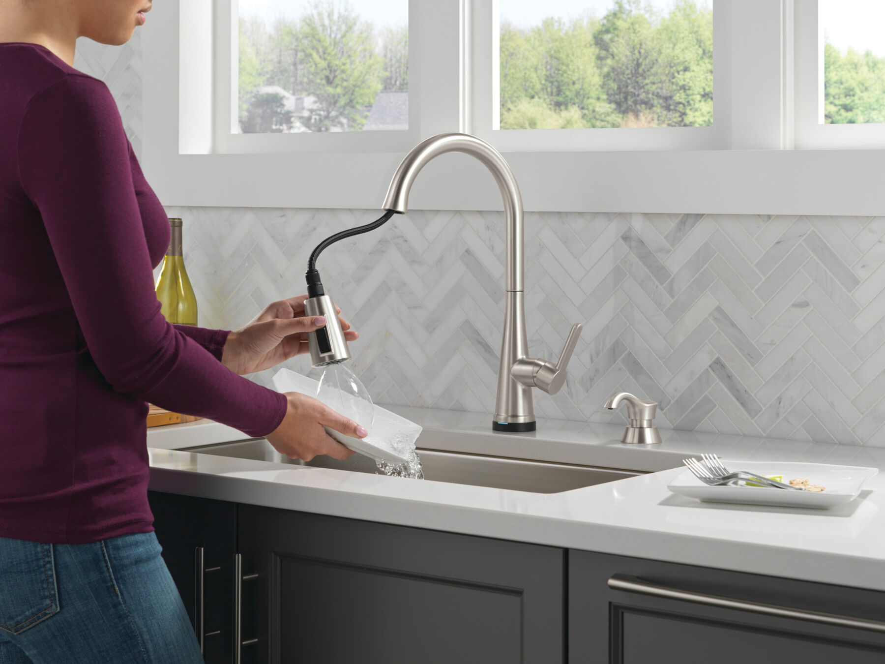 Single Handle Pull-Down Touch<sub>2</sub>O® Technology Kitchen Faucet with Touchless Technology and Soap Dispenser, image 8