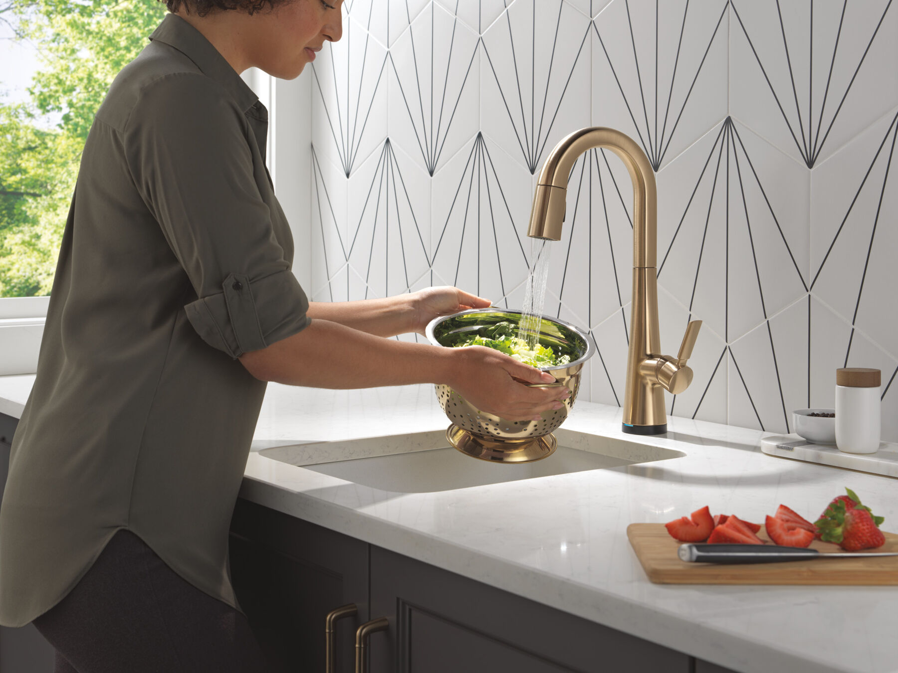 Touch2O® Bar / Prep Faucet with Touchless Technology, image 6