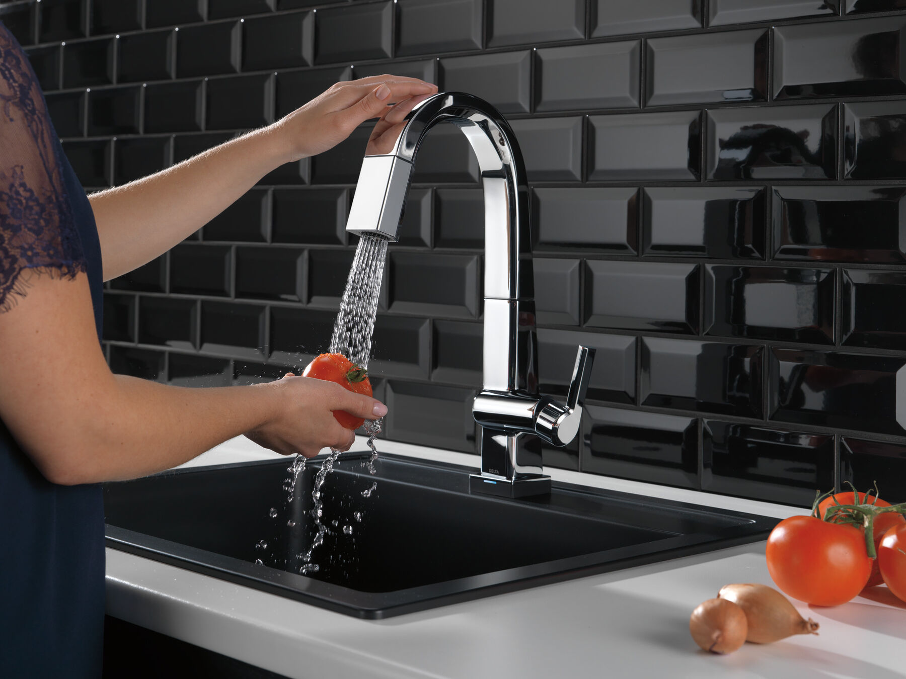 Single Handle Pull-Down Bar/Prep Faucet With Touch<sub>2</sub>O® Technology, image 3