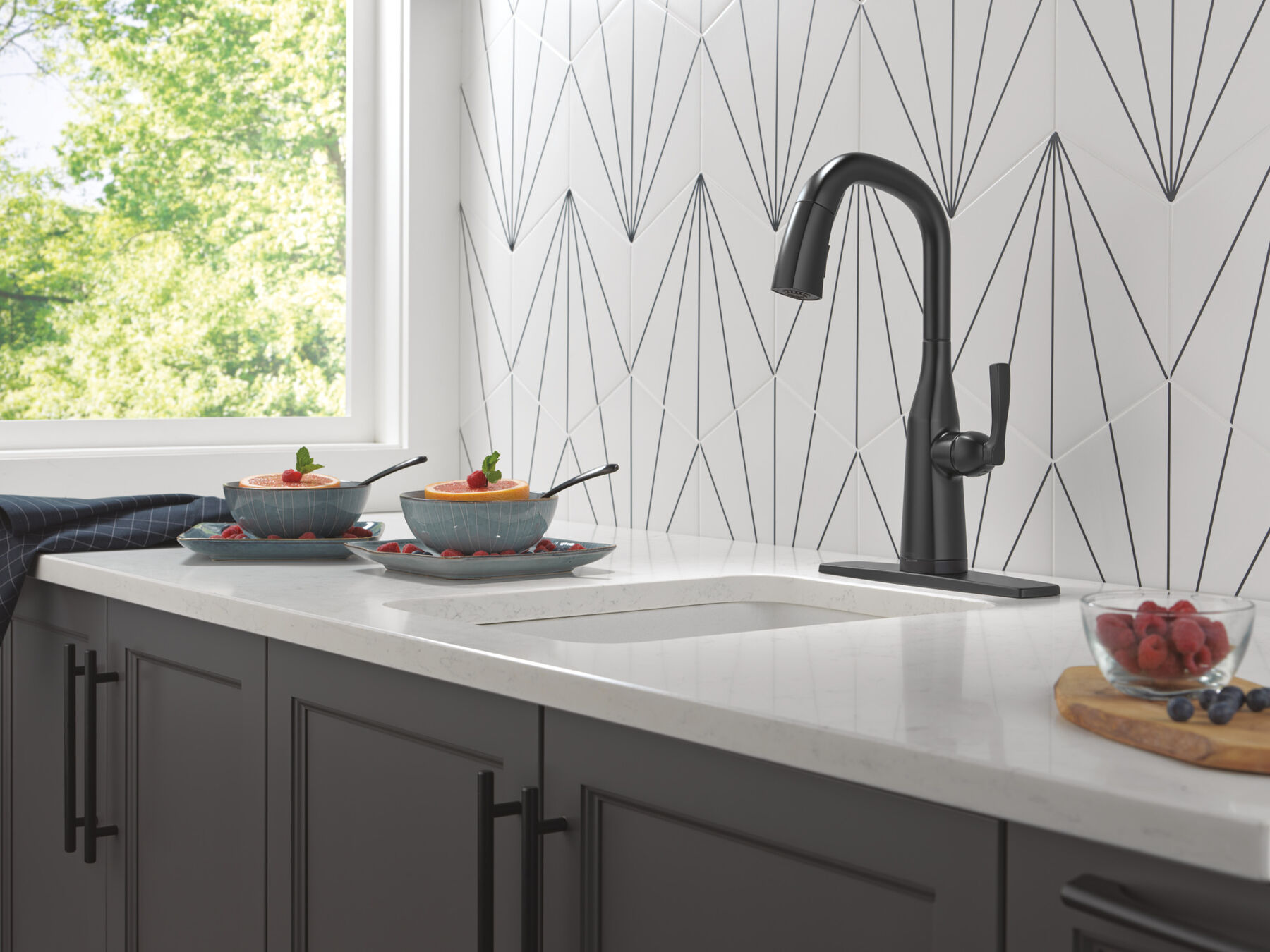 Touch2O® Bar / Prep Faucet with Touchless Technology, image 8