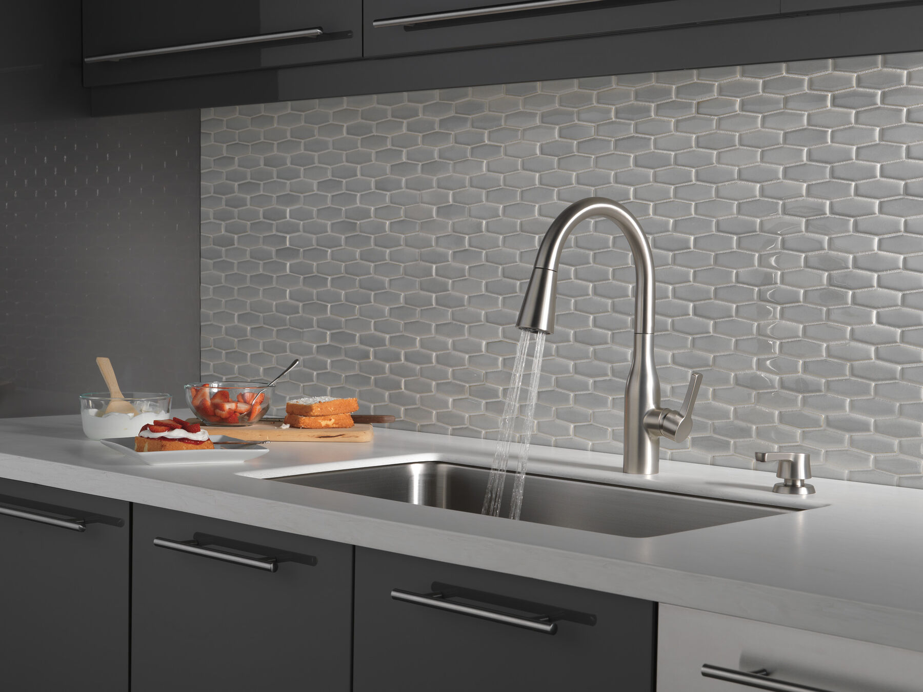 Llave para cocina monomando extensible con dispensador de jabón y tecnología ShieldSpray® (producto recertificado), imagen 5