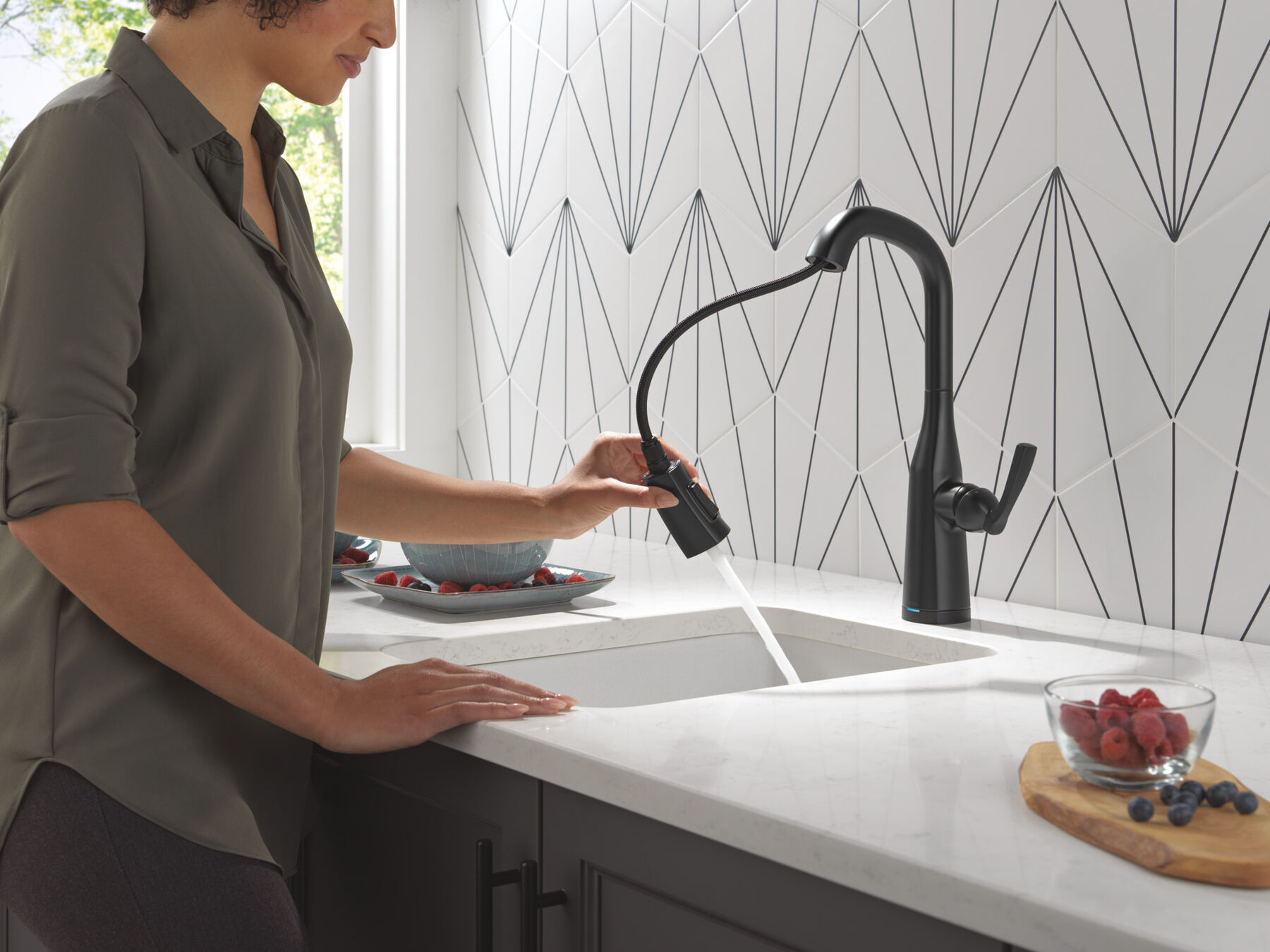 Touch2O® Bar / Prep Faucet with Touchless Technology, image 3