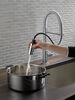 Llave para cocina extensible de una manija con tubo de salida con muelle