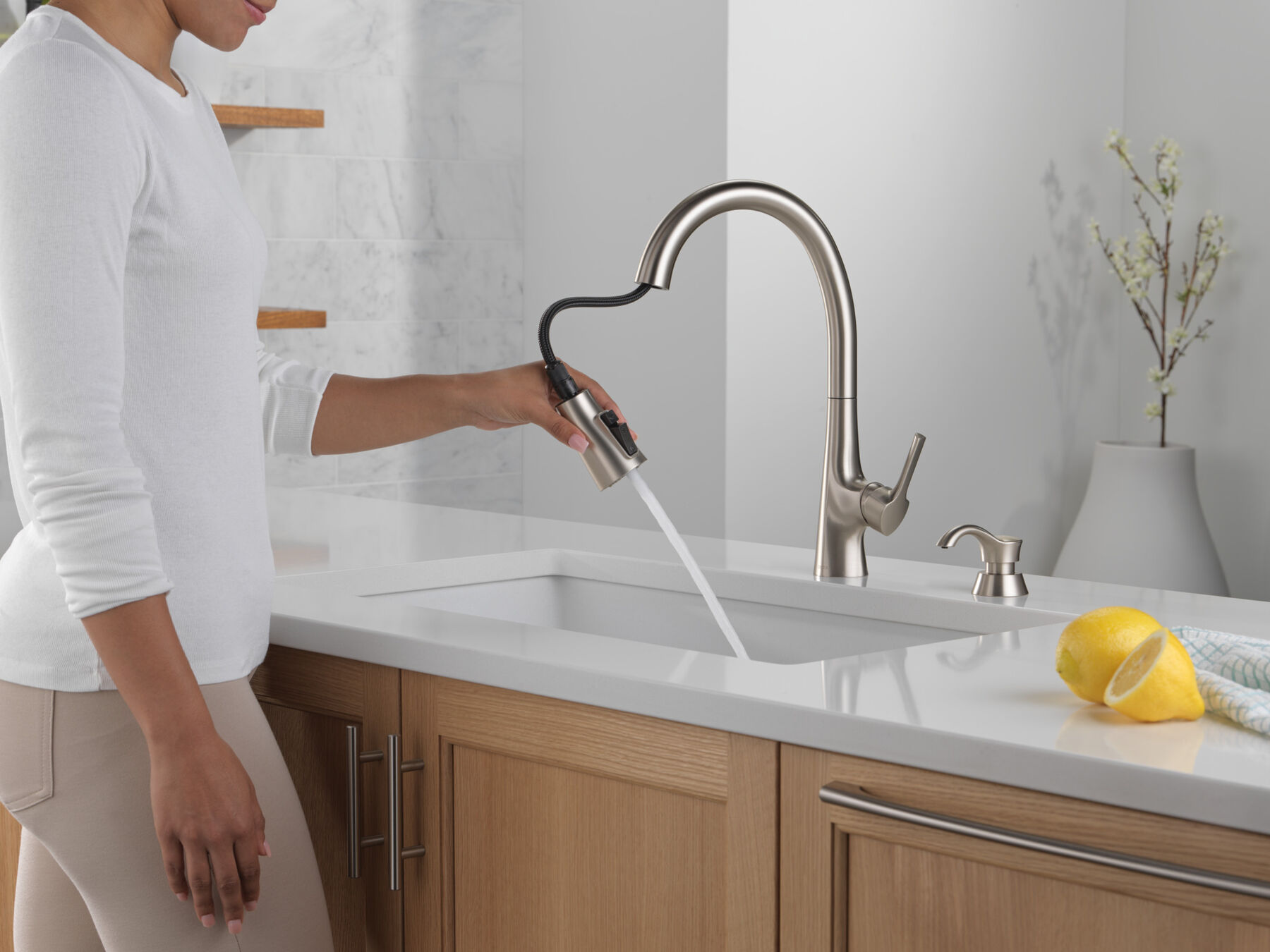 Llave para cocina monomando extensible con dispensador de jabón y tecnología ShieldSpray, imagen 4