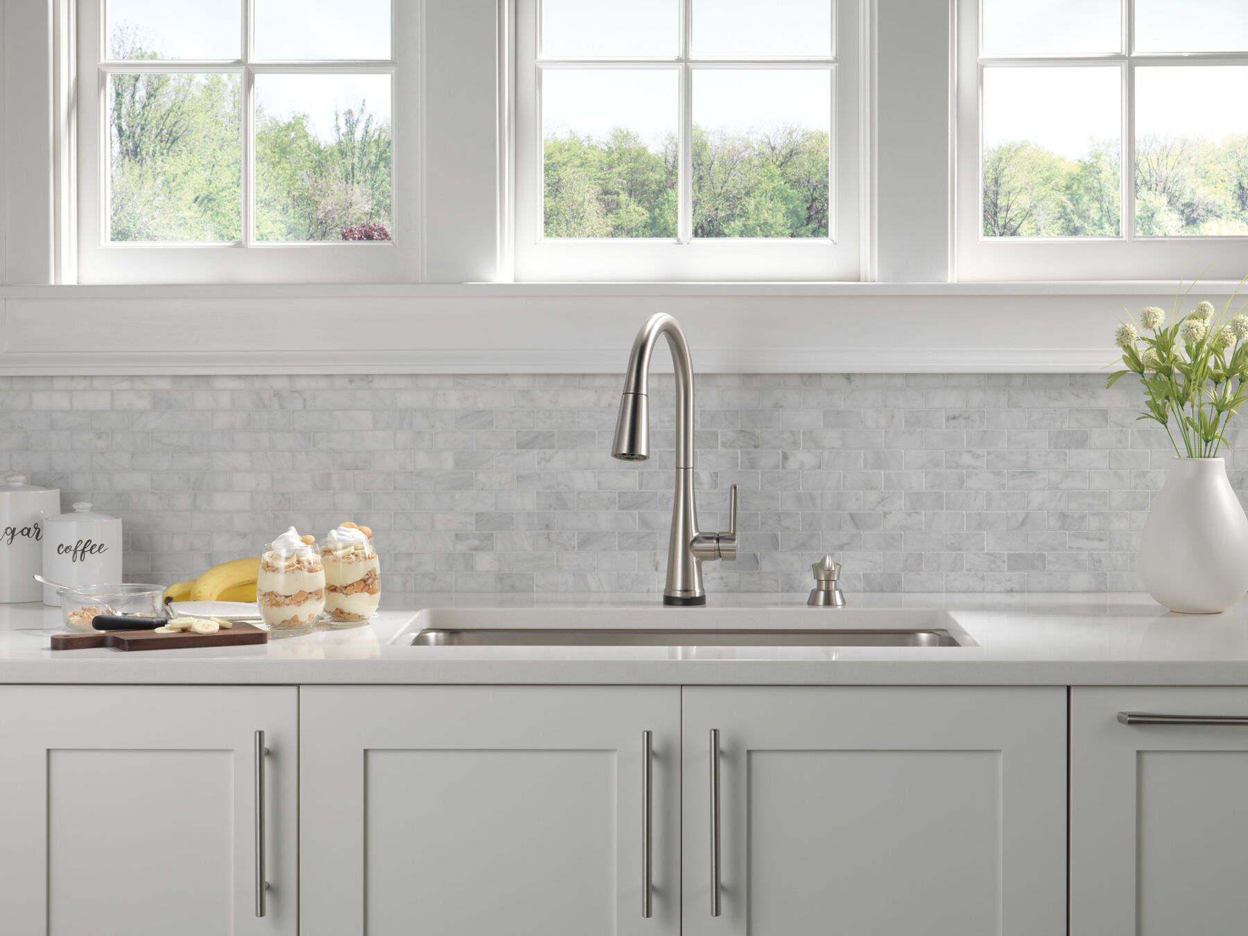 Single Handle Pull-Down Kitchen Faucet with Soap Dispenser and Touch<sub>2</sub>O® Technology Technology, image 12
