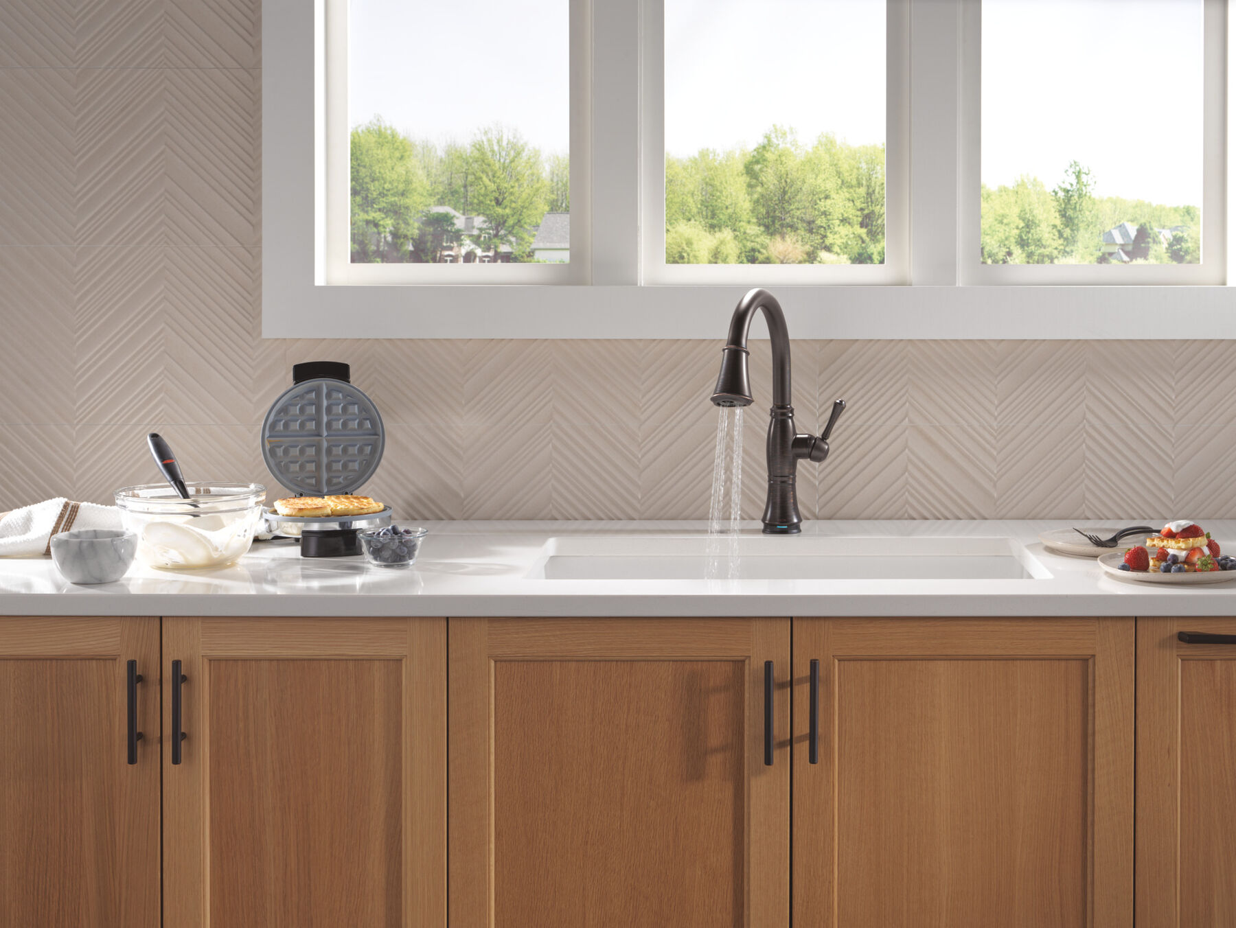 Touch<sub>2</sub>O® Technology Kitchen Faucet with Touchless Technology, image 13