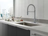 Llave para cocina extensible de una manija con tubo de salida con muelle