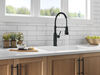 Llave para cocina extensible de una manija con tubo de salida con muelle