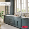 Lavabo de cocina tipo estación de trabajo con un receptáculo de acero inoxidable de 30" de montaje superior encastrado, con reborde WorkFlow™ y accesorios