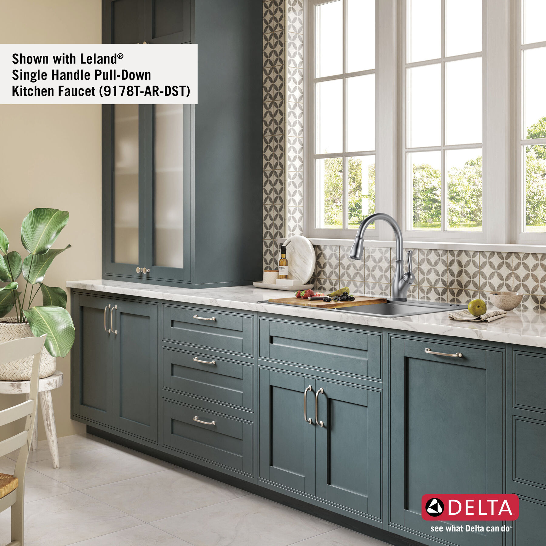 Lavabo de cocina tipo estación de trabajo con un receptáculo de acero inoxidable de 30" de montaje superior encastrado, con reborde WorkFlow™ y accesorios, imagen 13