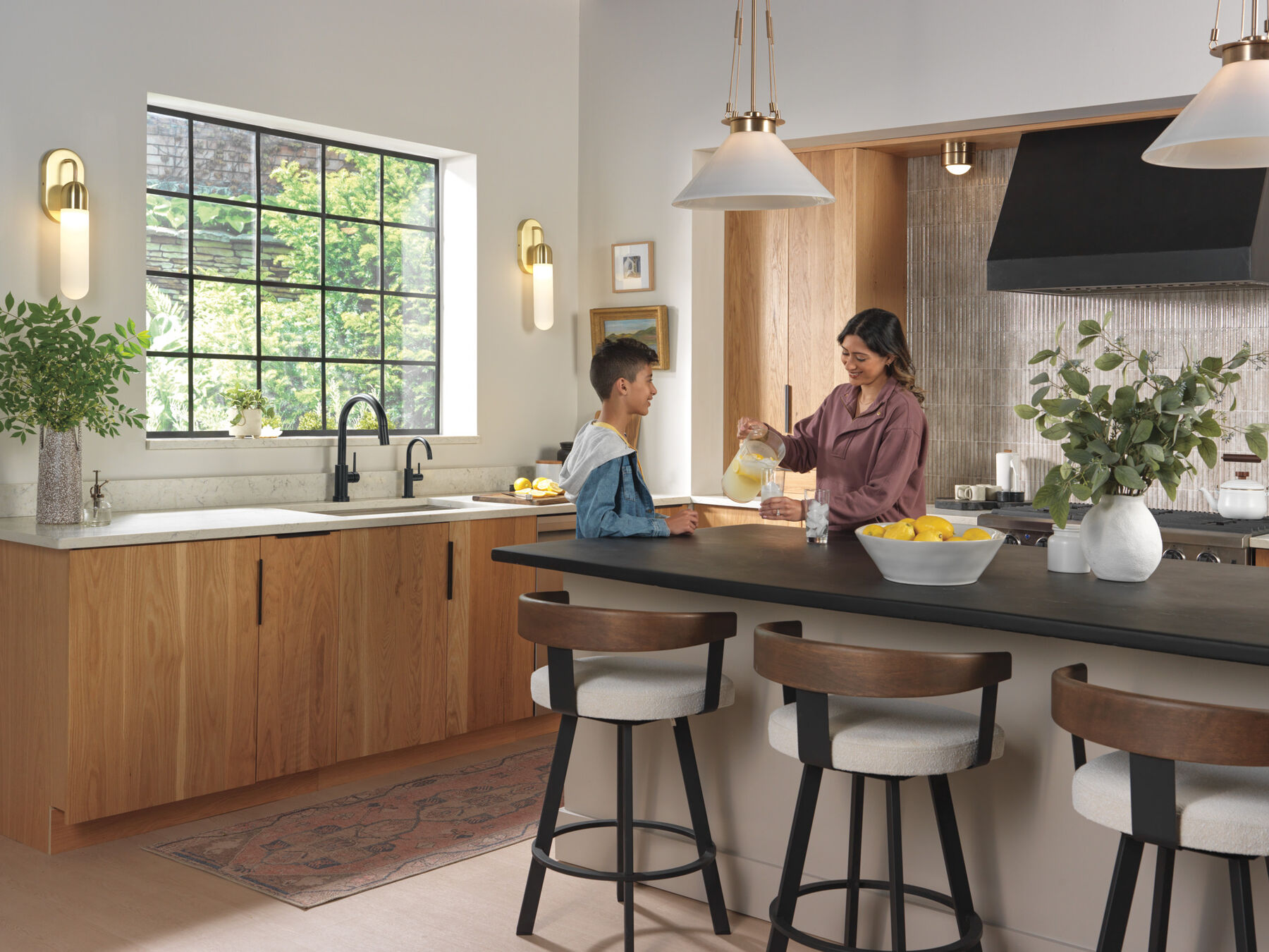 Touch<sub>2</sub>O® Technology Kitchen Faucet with Touchless Technology, image 18