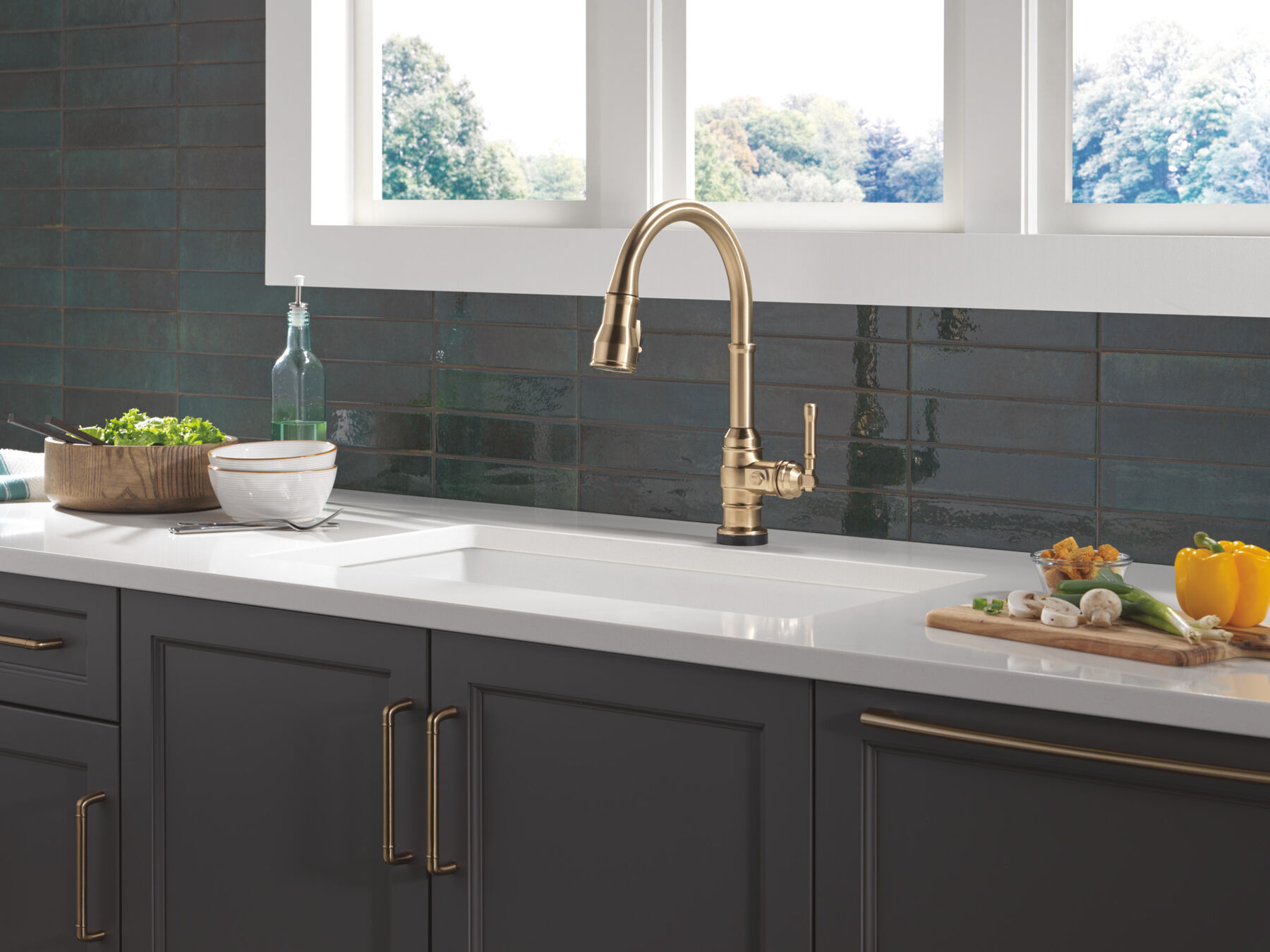 Touch<sub>2</sub>O® Technology Kitchen Faucet with Touchless Technology, image 19