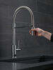 Llave para cocina extensible de una manija con tubo de salida con muelle