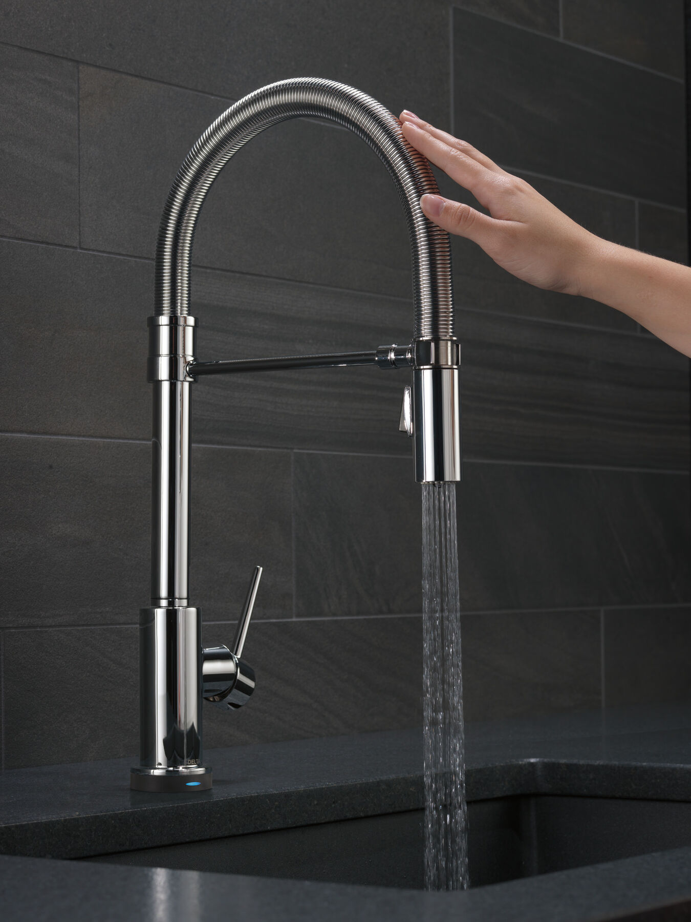 Llave para cocina extensible de una manija con tubo de salida con muelle con tecnología Touch<sub>2</sub>O®, imagen 8