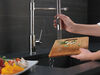 Llave para cocina extensible de una manija con tubo de salida con muelle