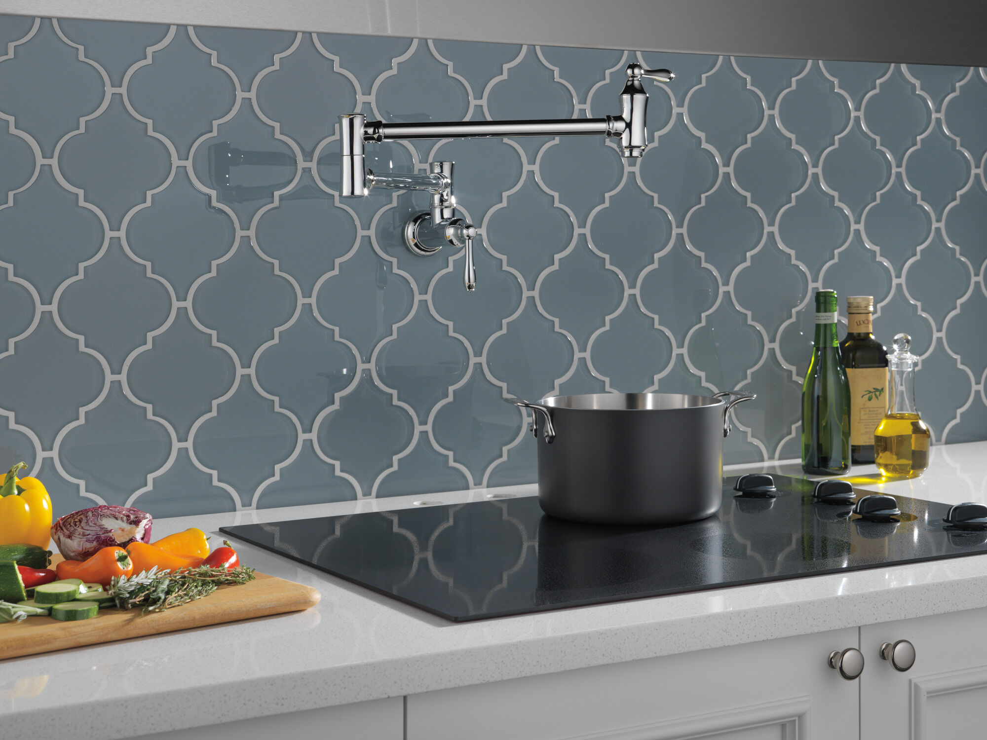 Llave para llenar ollas de montaje en pared estilo tradicional en cromado 1177LF Delta Faucet