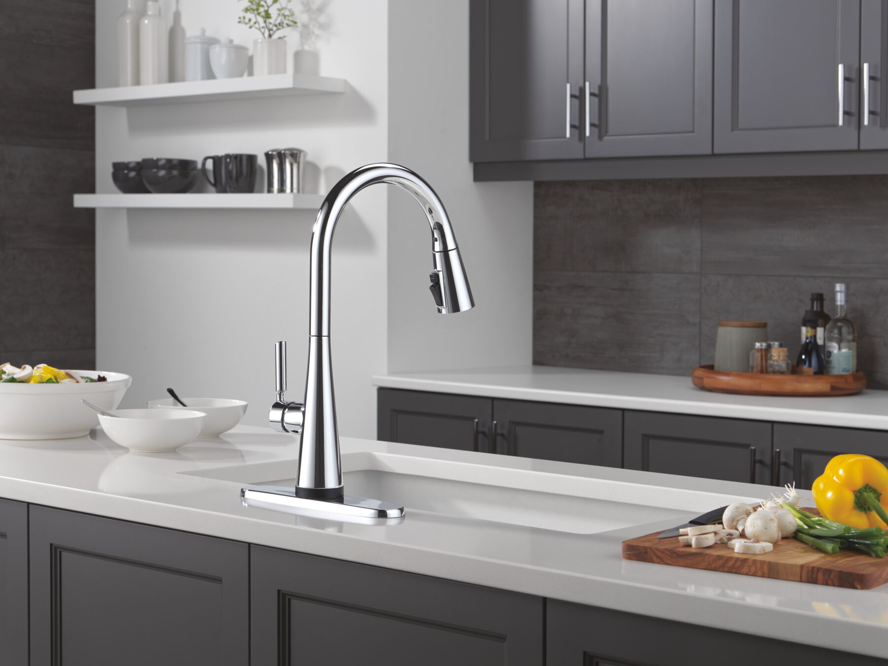 Single Handle Kitchen Pull-Down Faucet with Touch2O Technology, image 2