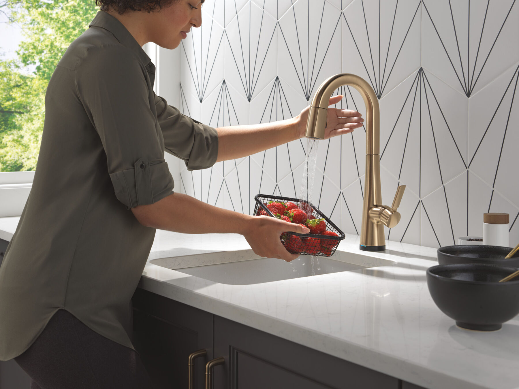 Touch2O® Bar / Prep Faucet with Touchless Technology, image 5