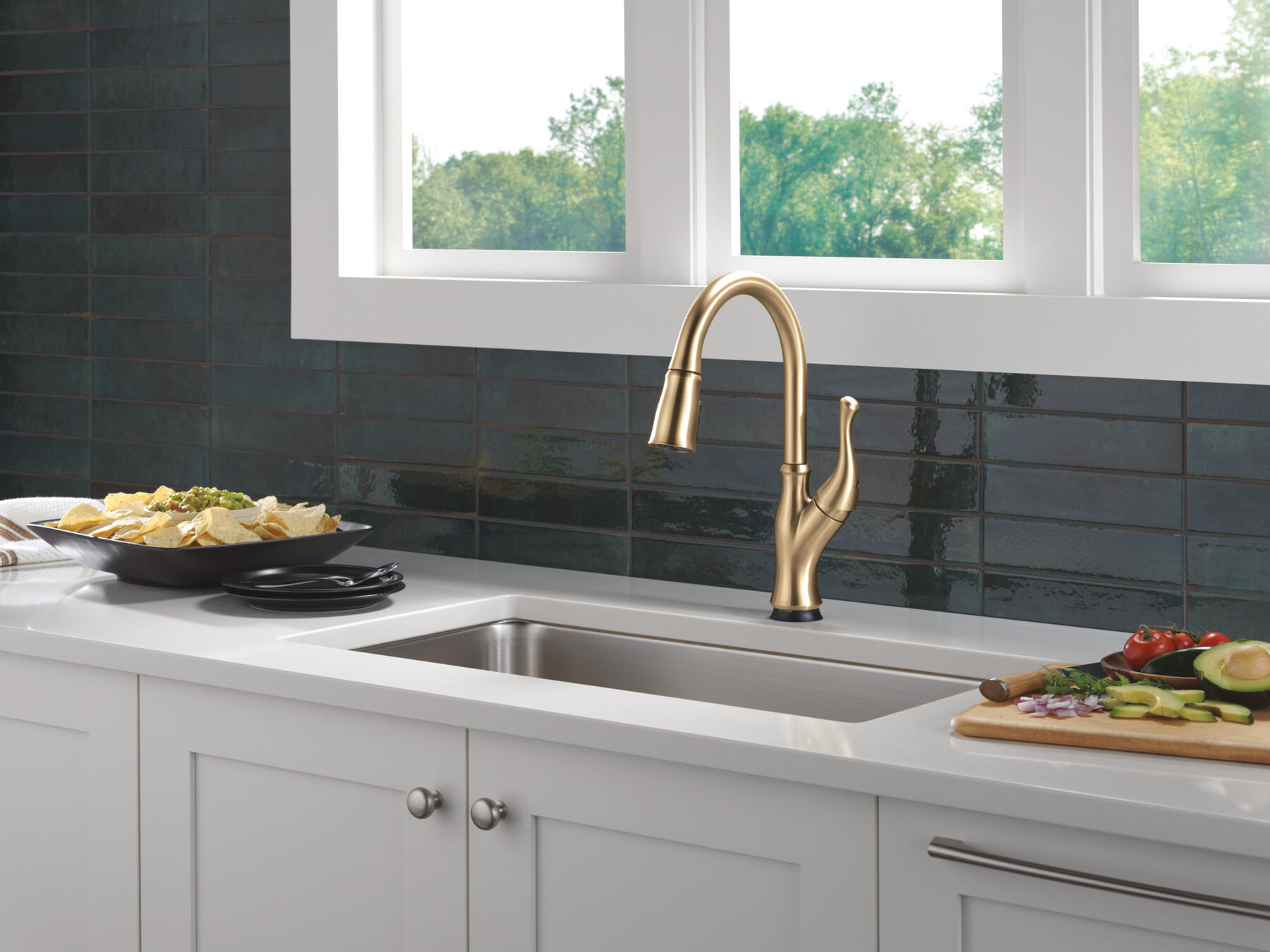 Touch<sub>2</sub>O® Technology Kitchen Faucet with Touchless Technology, image 15