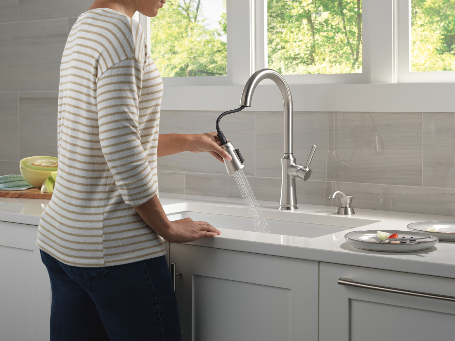 Llave para cocina monomando extensible con dispensador de jabón y tecnología ShieldSpray, imagen 4